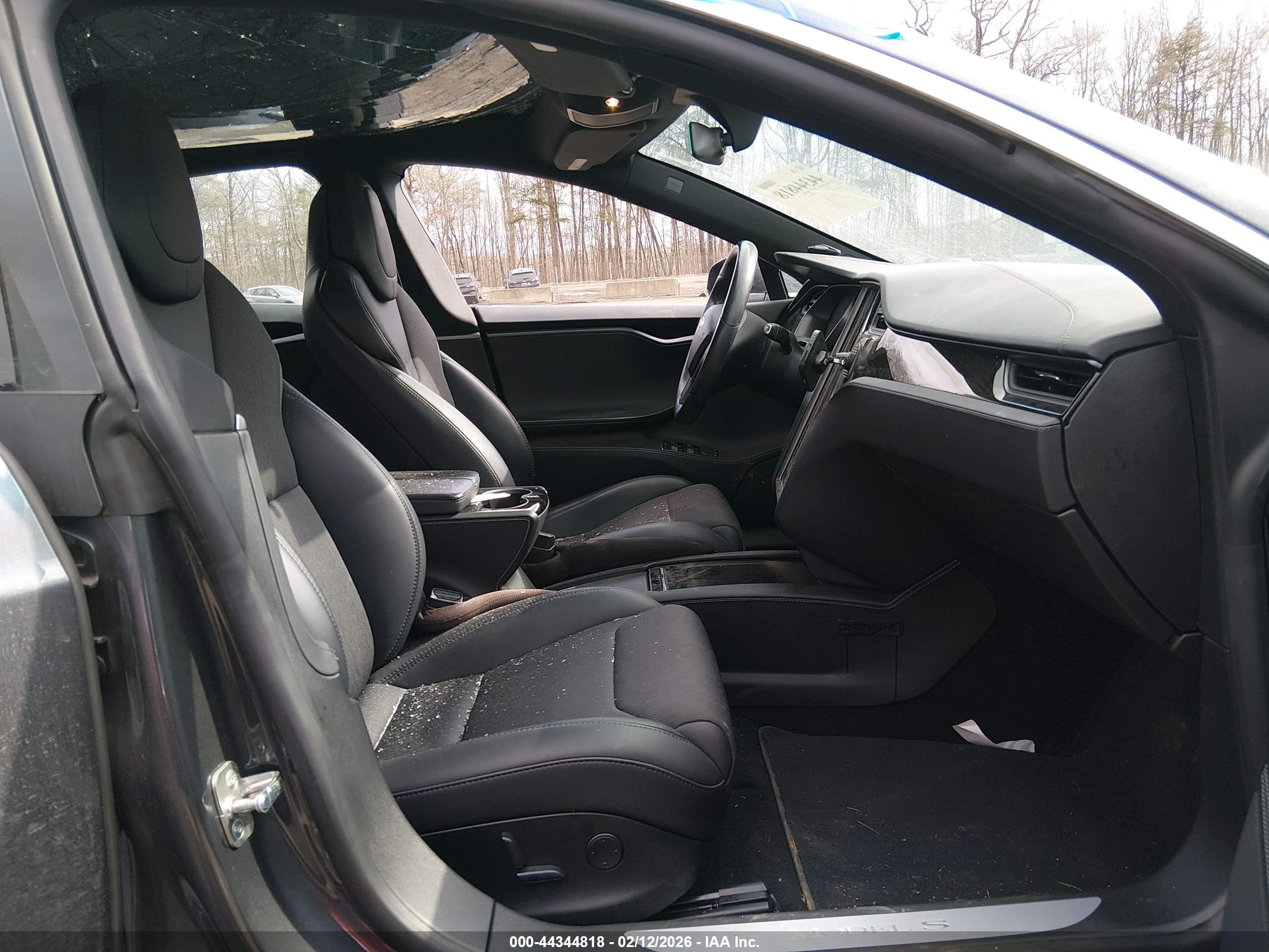 TESLA MODEL image 5