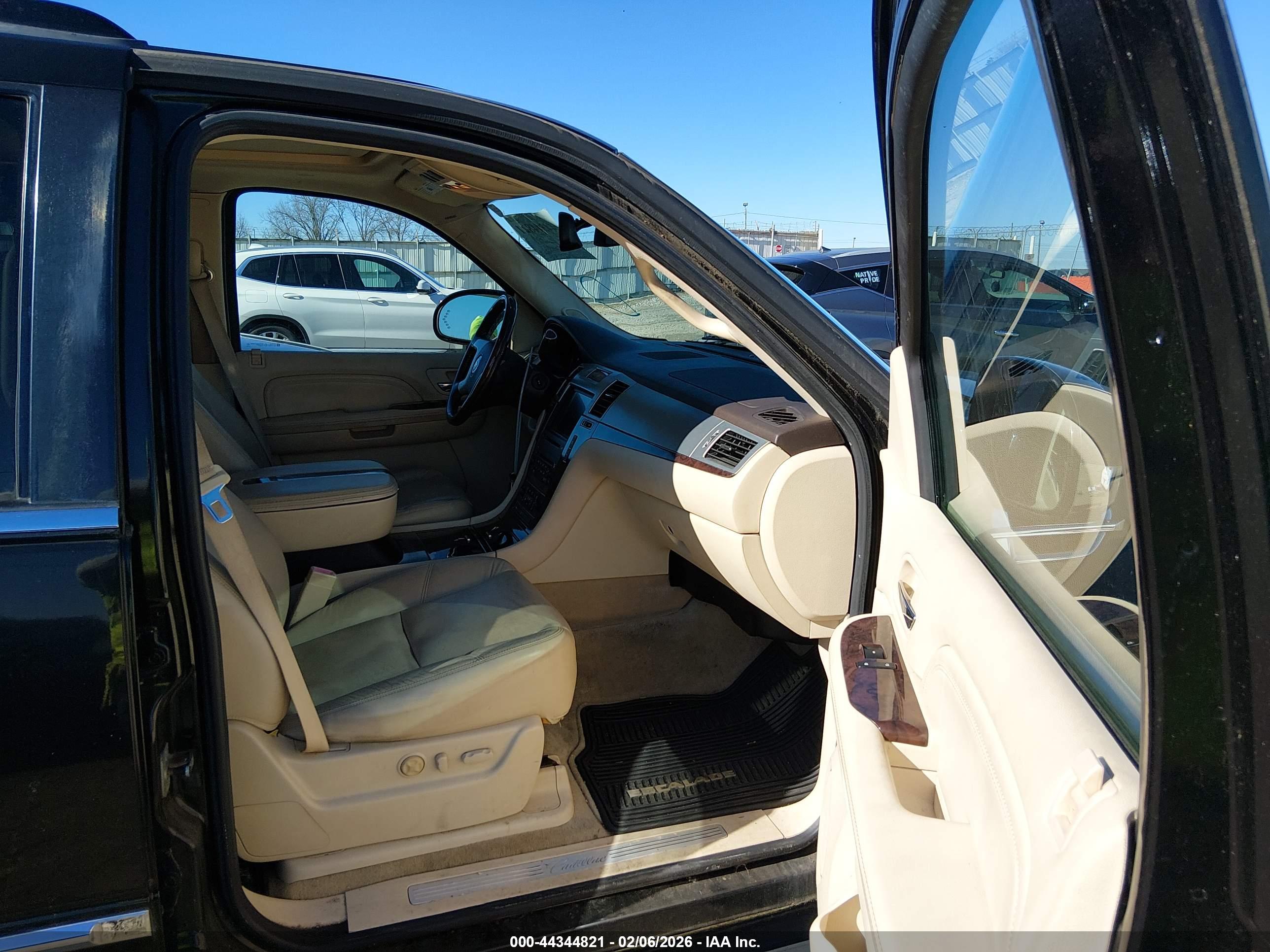 CADILLAC ESCALADE image 5