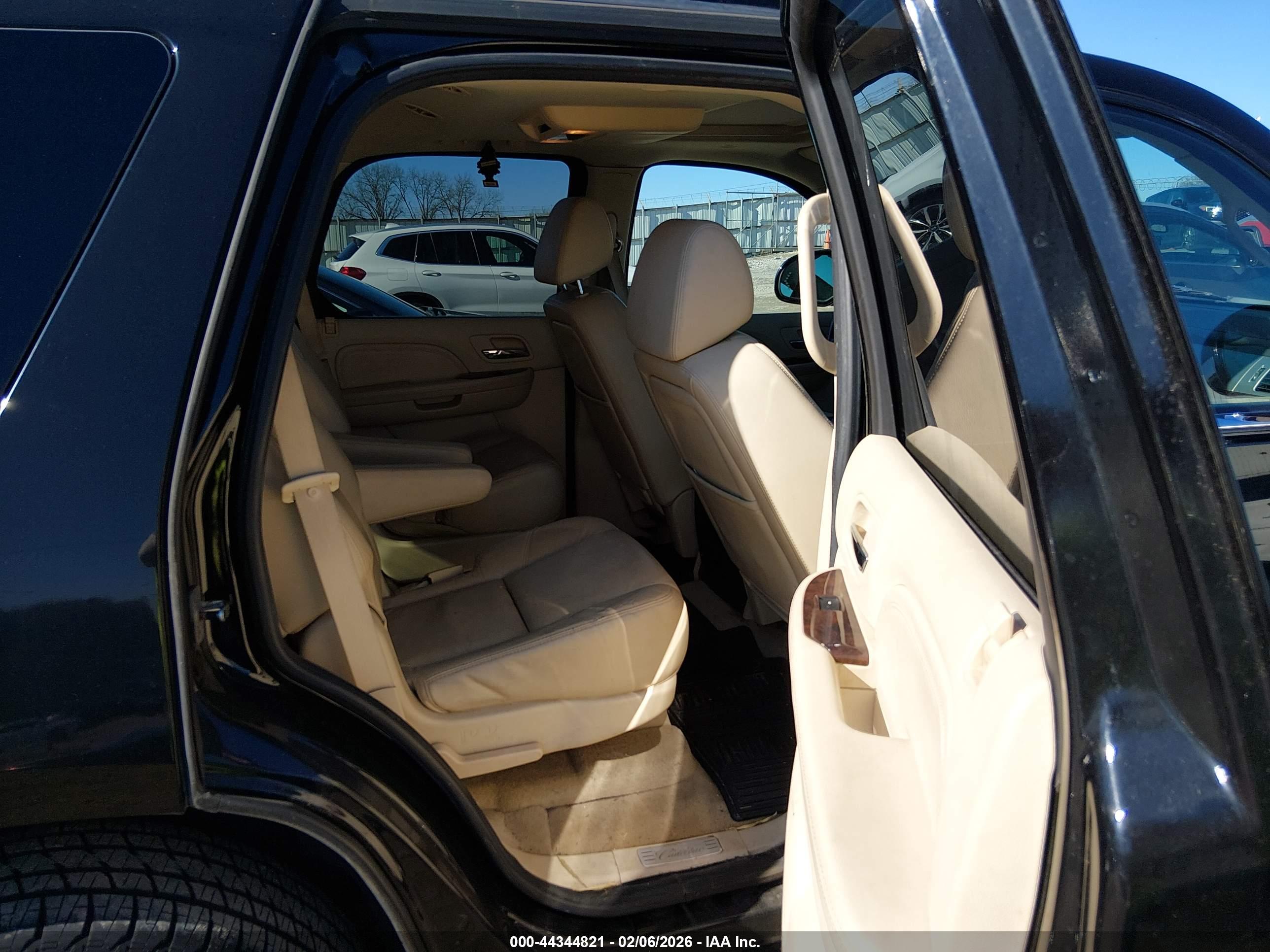 CADILLAC ESCALADE image 8
