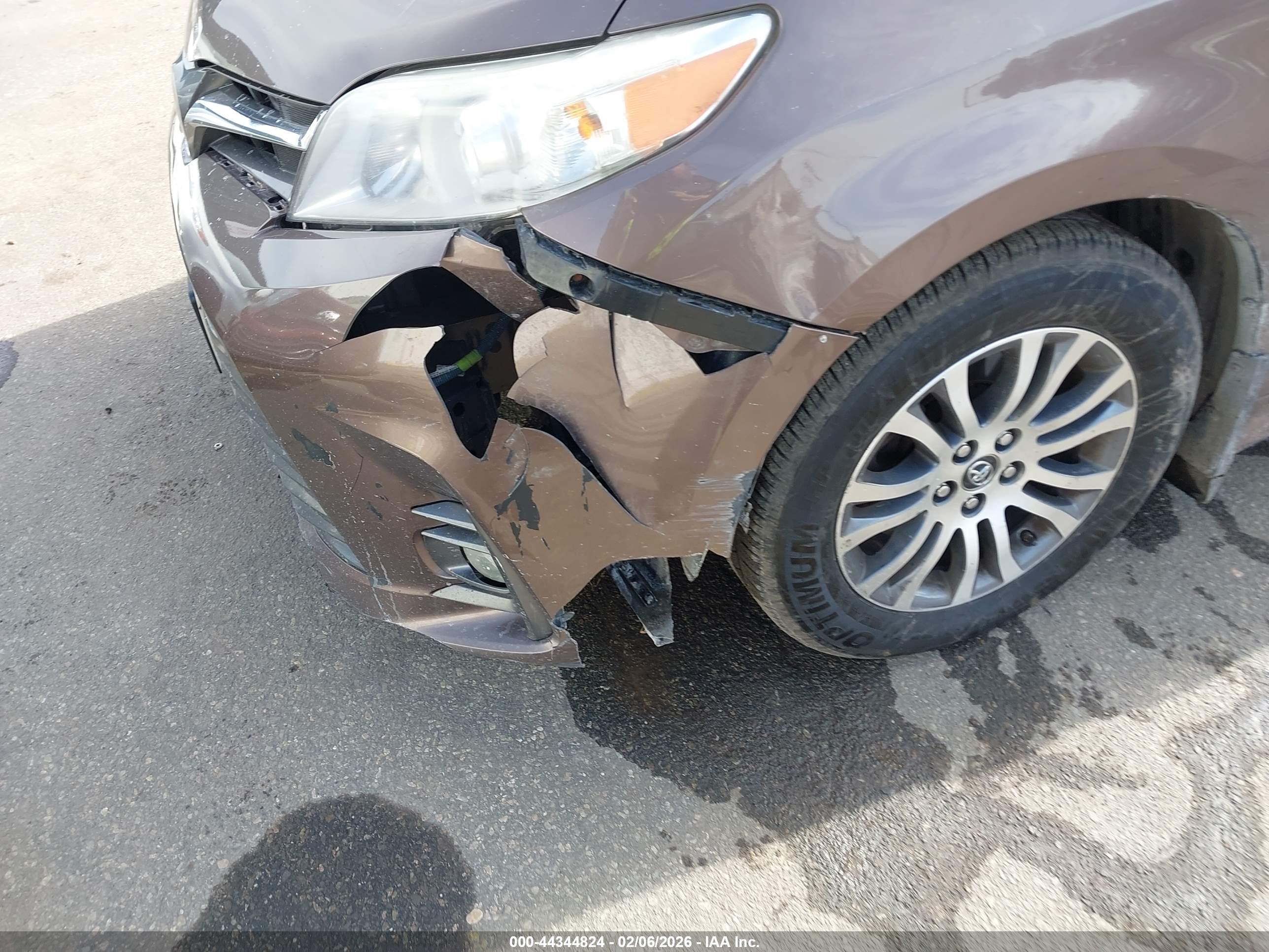 TOYOTA SIENNA image 6