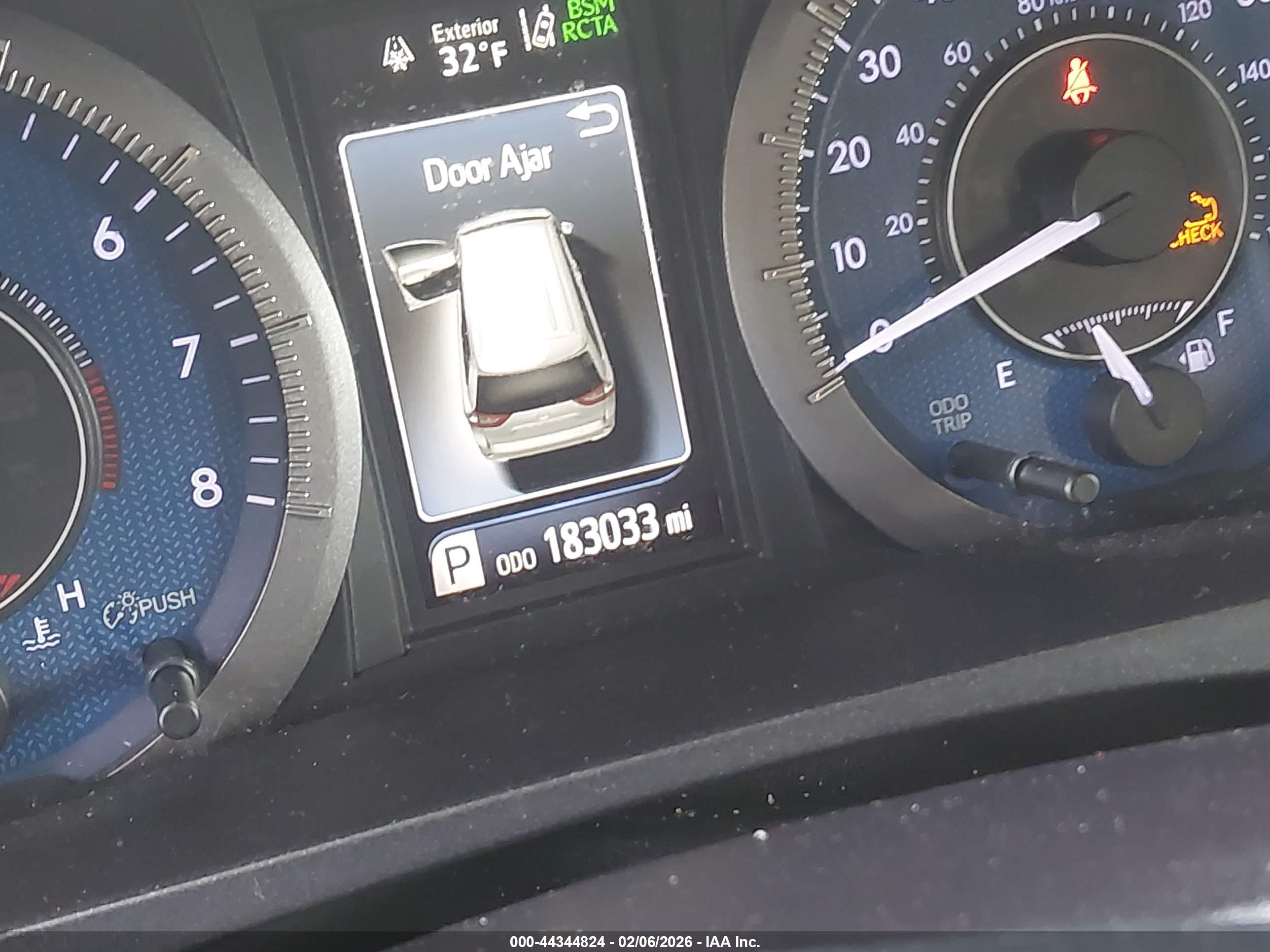 TOYOTA SIENNA image 7
