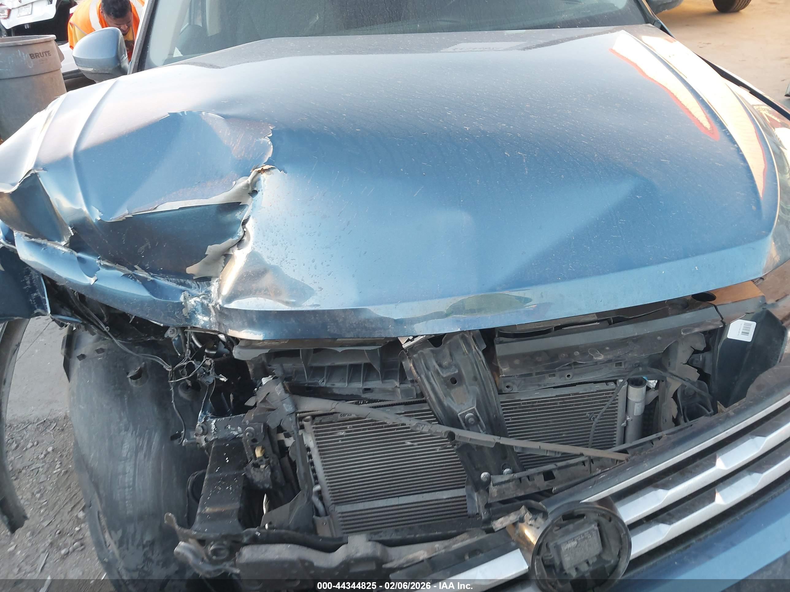 VOLKSWAGEN TIGUAN image 6