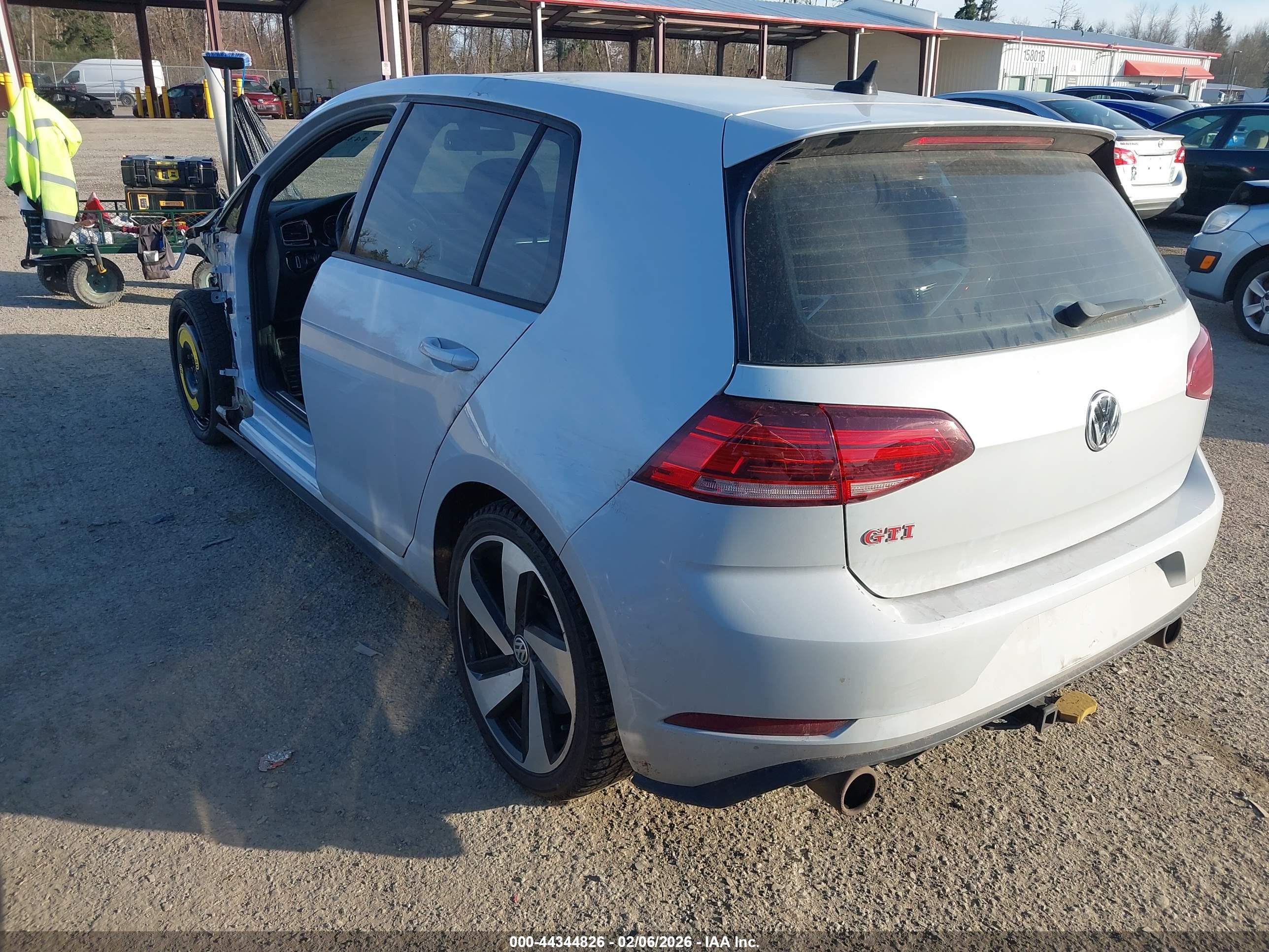 VOLKSWAGEN GOLF image 3