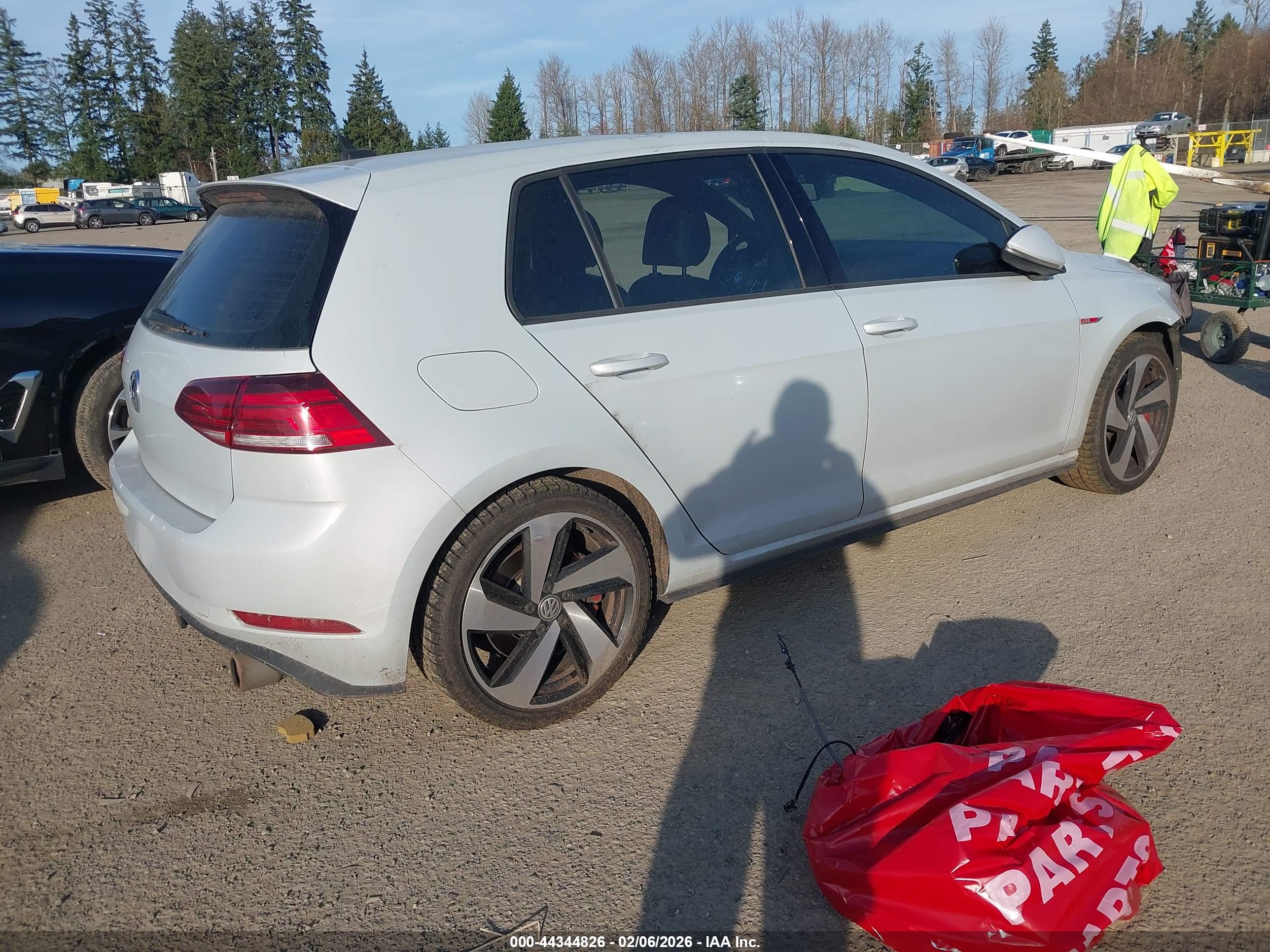 VOLKSWAGEN GOLF image 4