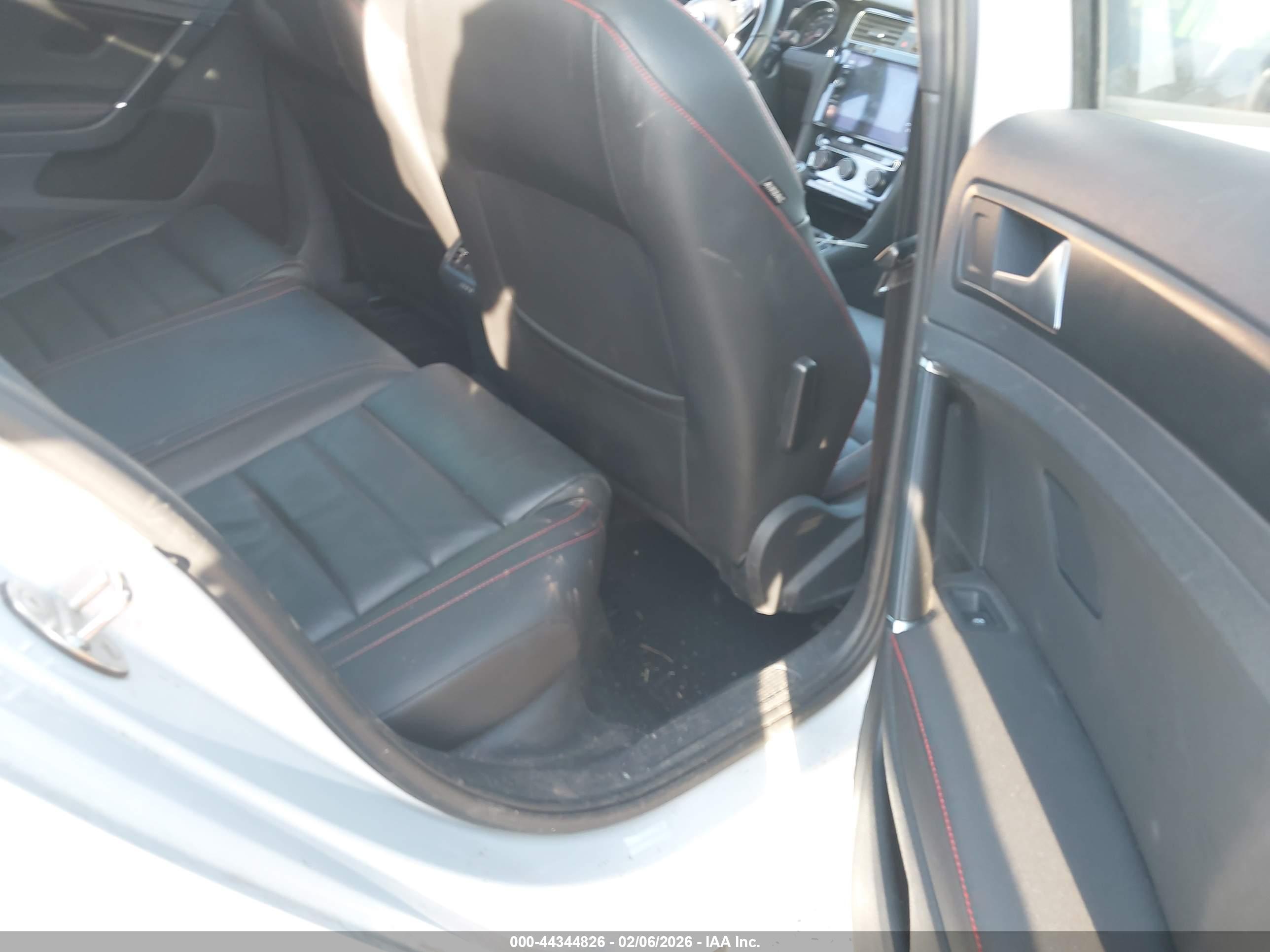 VOLKSWAGEN GOLF image 8