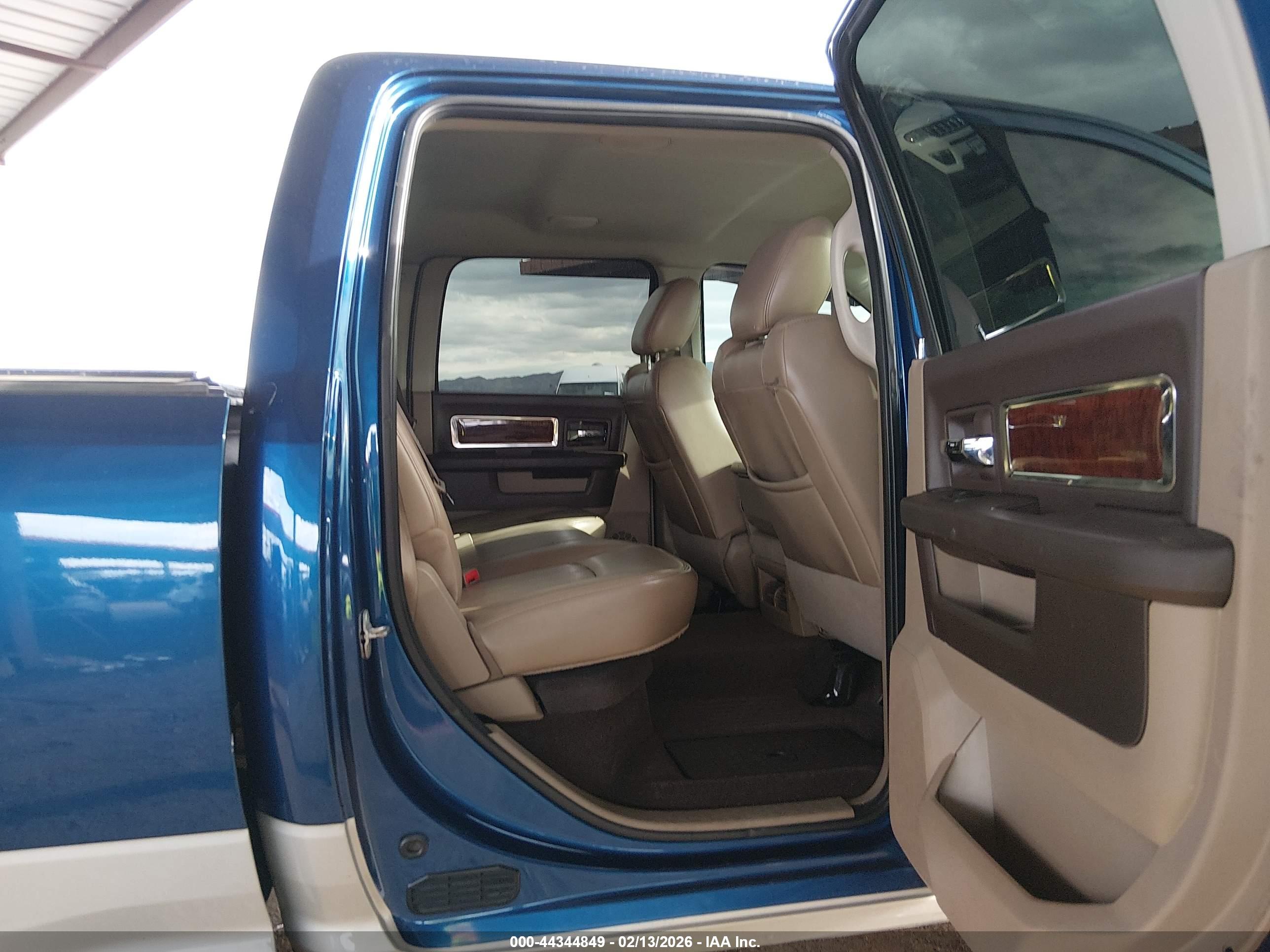 DODGE RAM image 8