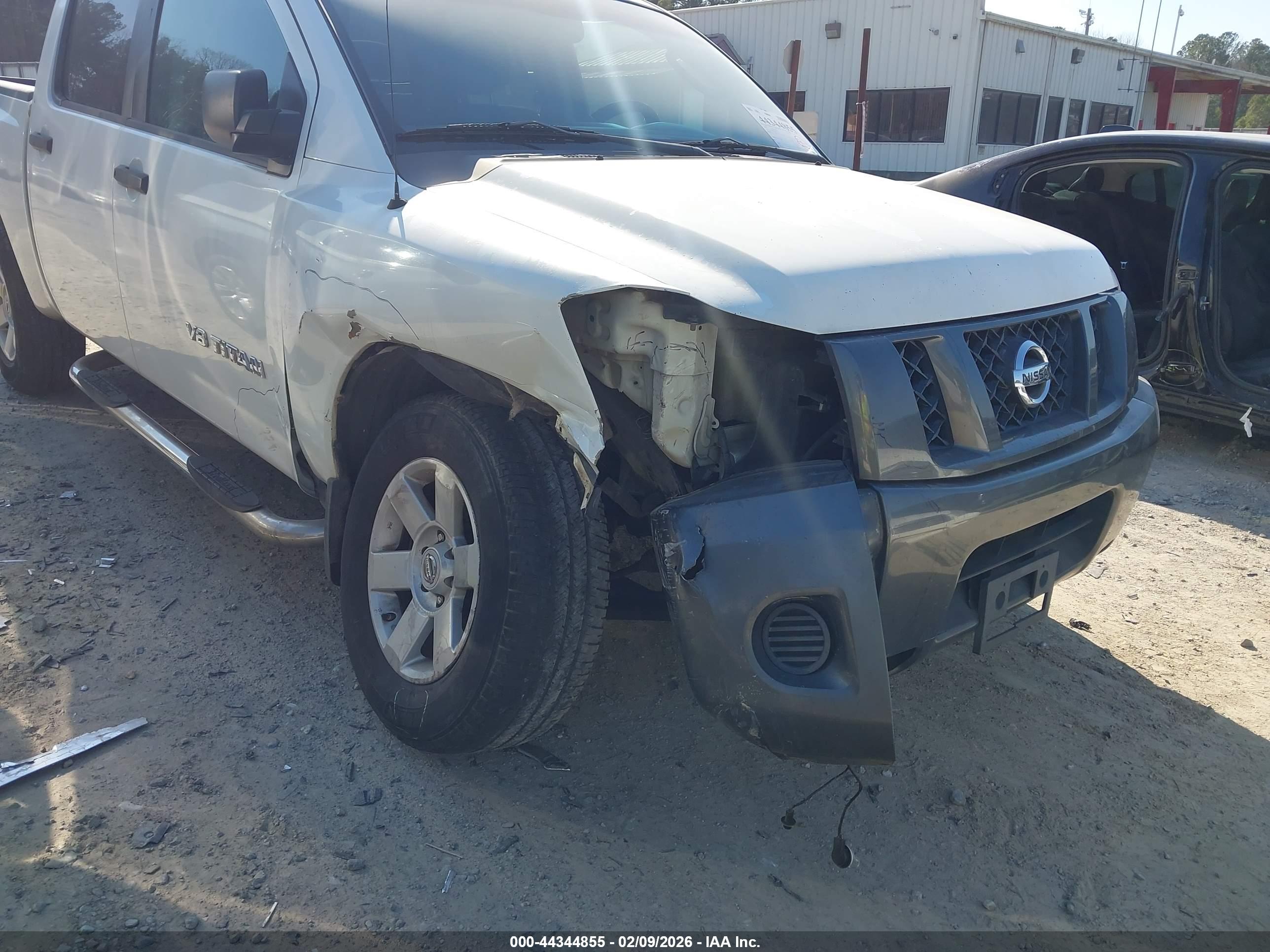 NISSAN TITAN image 6