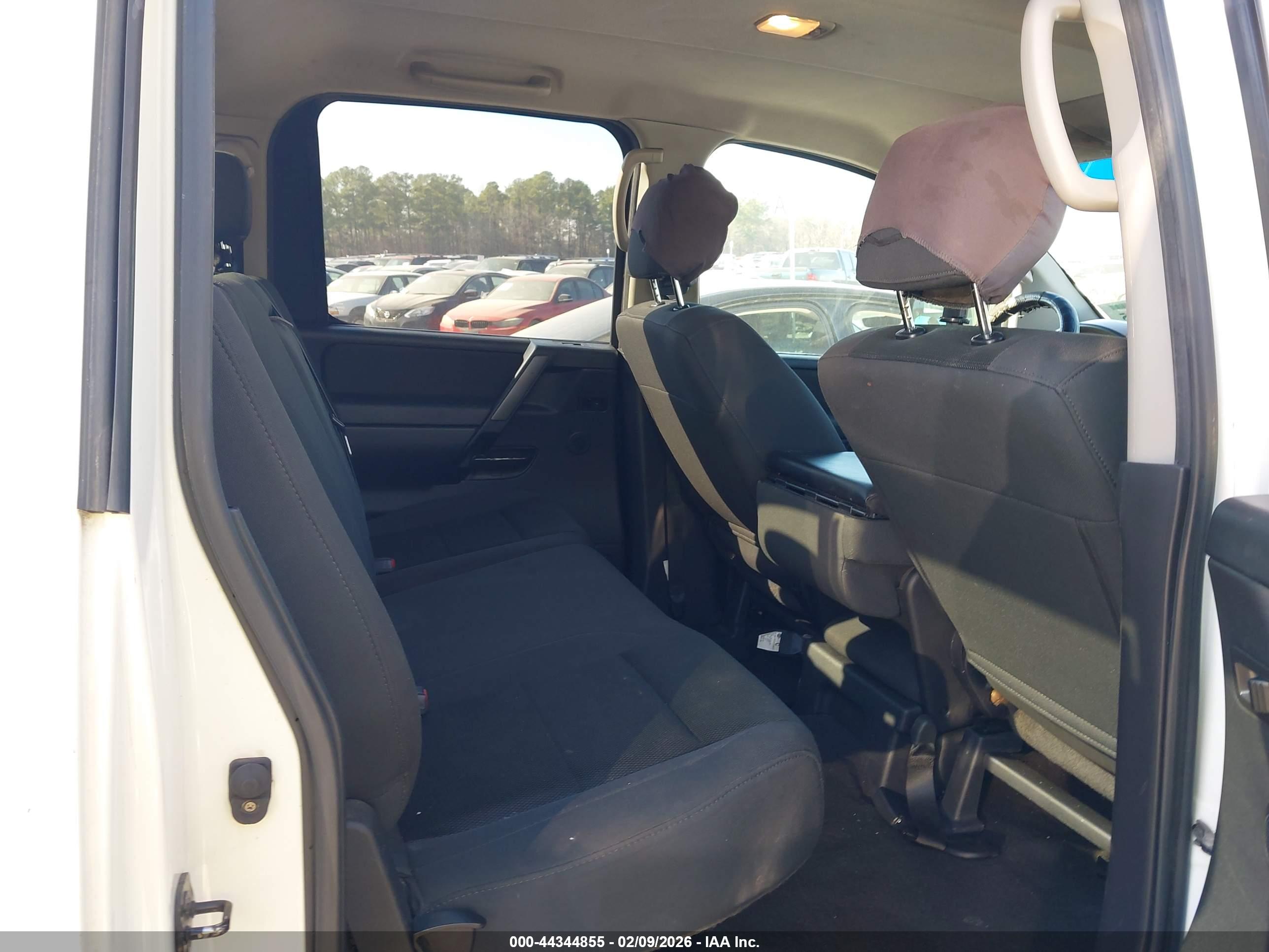 NISSAN TITAN image 8