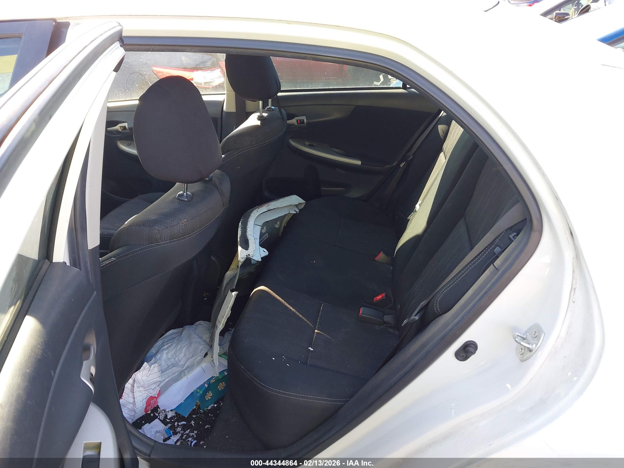 TOYOTA COROLLA image 8
