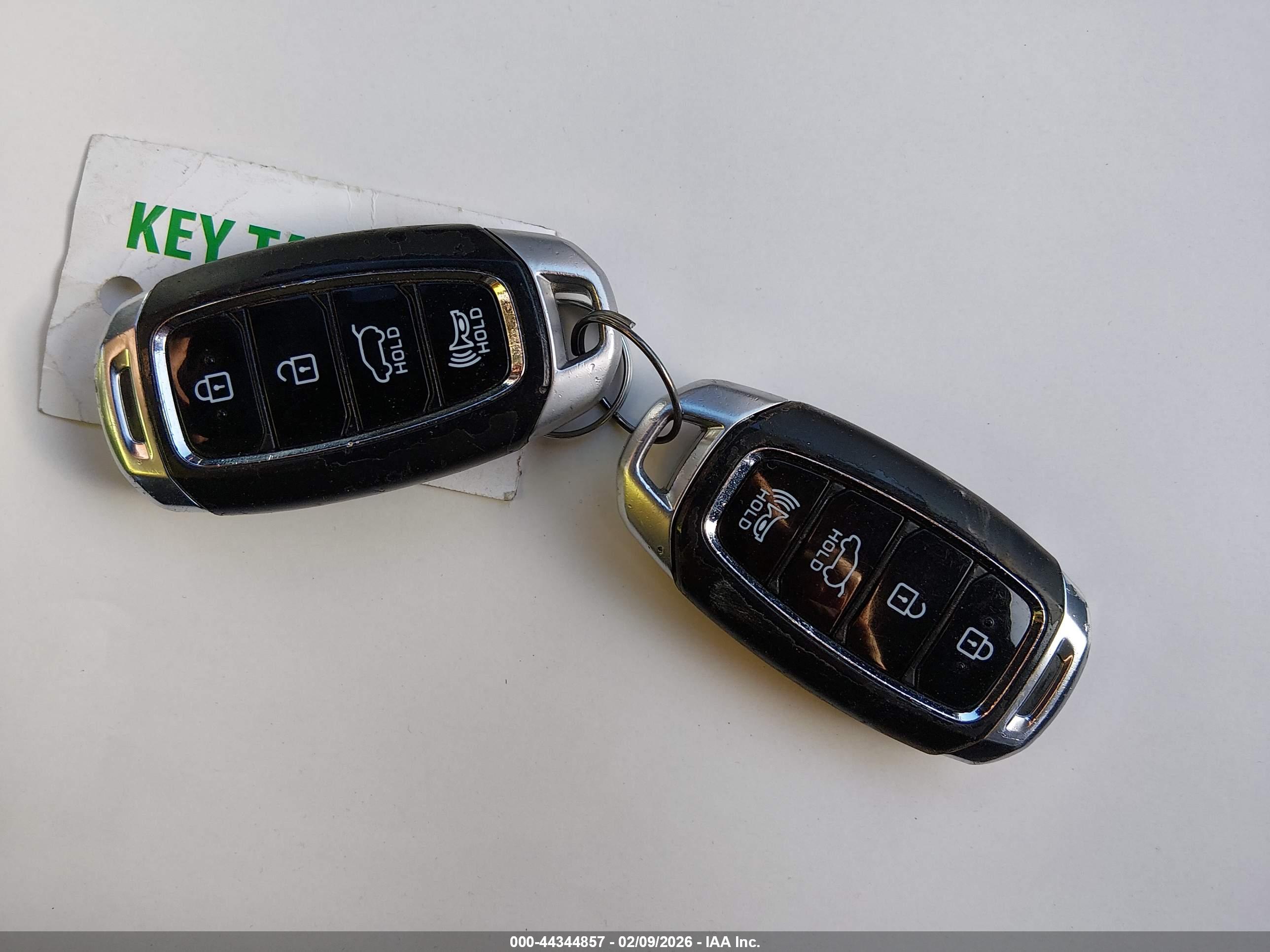 HYUNDAI SANTA image 11