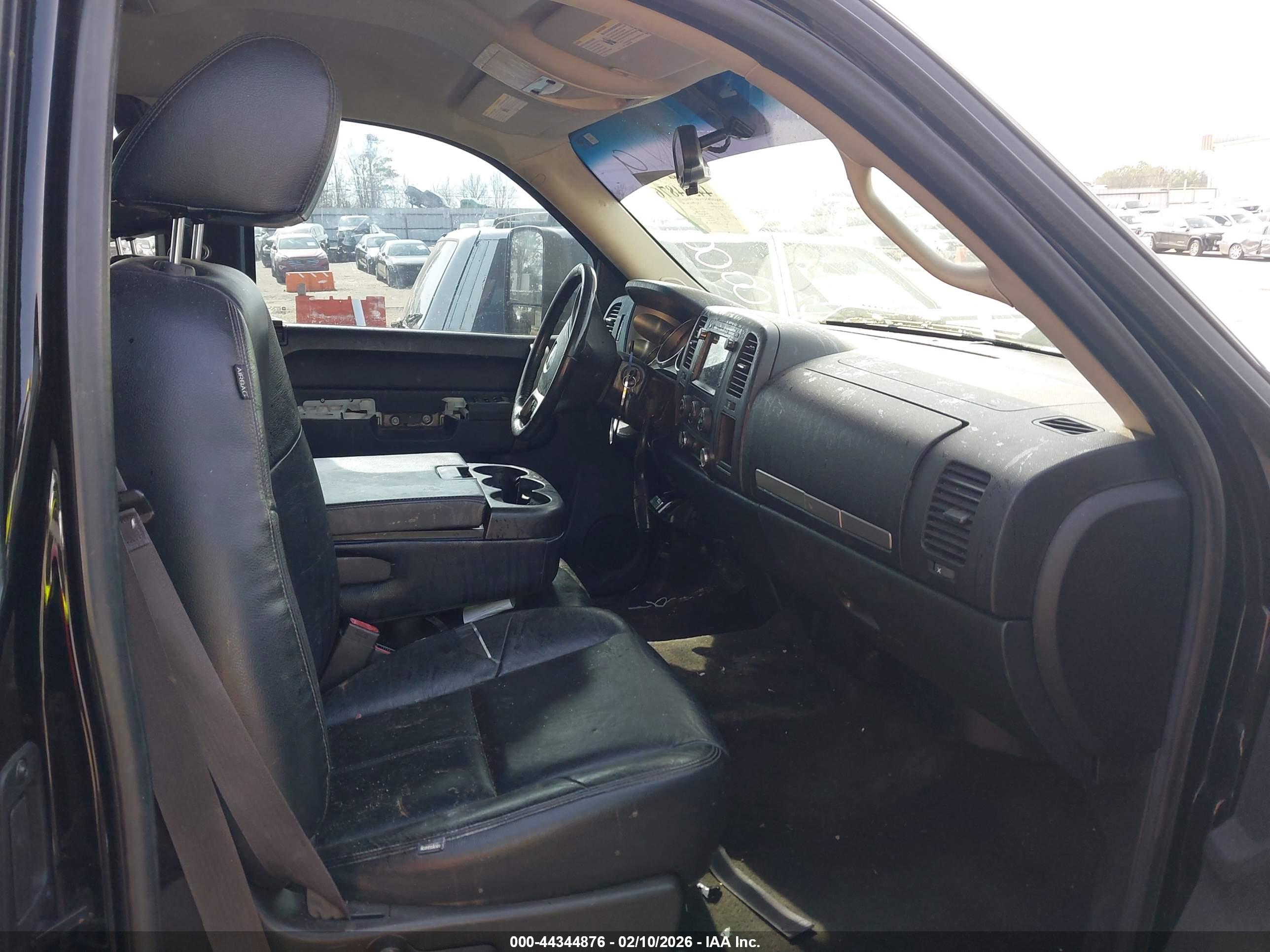 CHEVROLET SILVERADO image 5