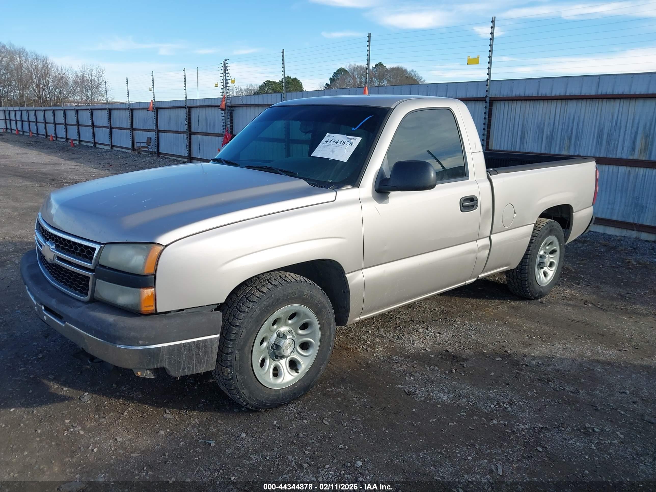 CHEVROLET SILVERADO image 2