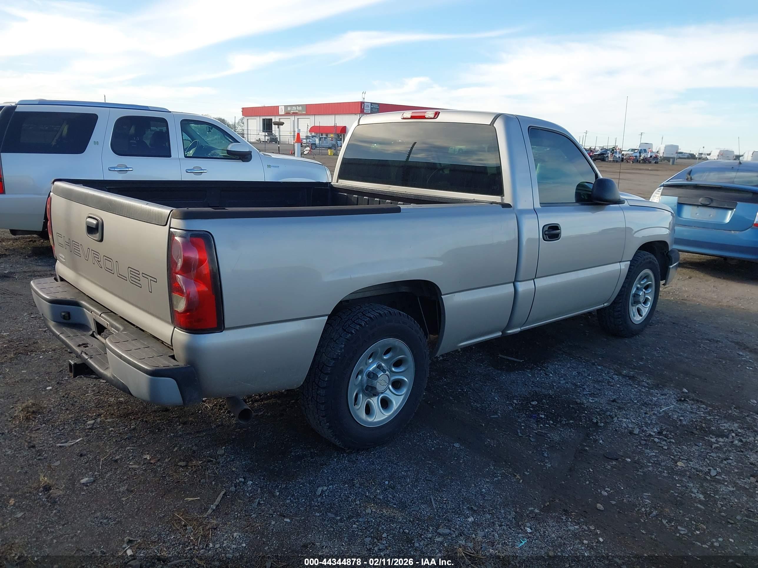 CHEVROLET SILVERADO image 4