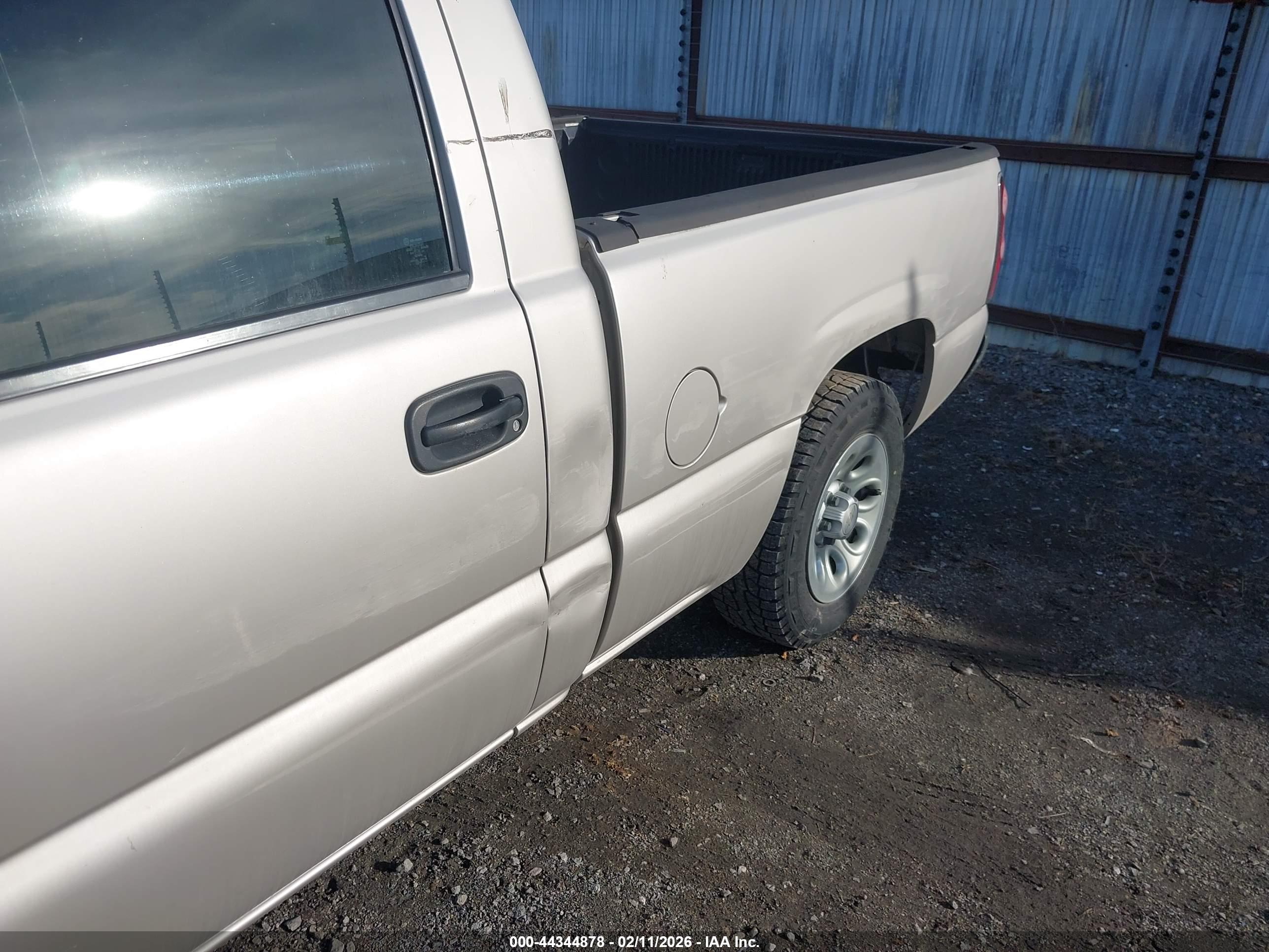 CHEVROLET SILVERADO image 6