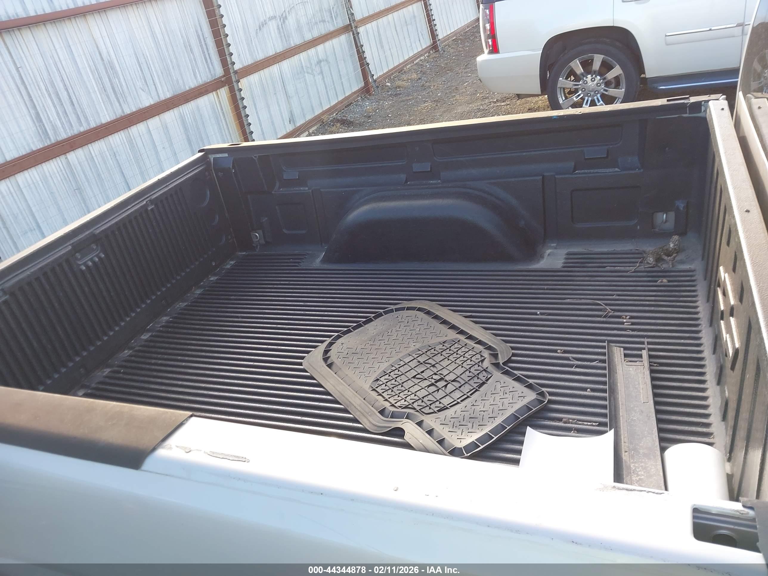 CHEVROLET SILVERADO image 8