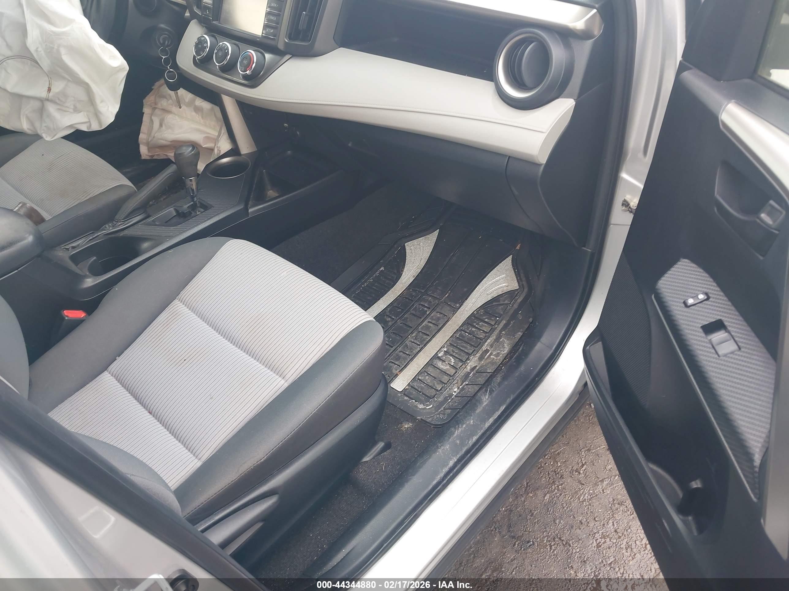 TOYOTA RAV4 image 5
