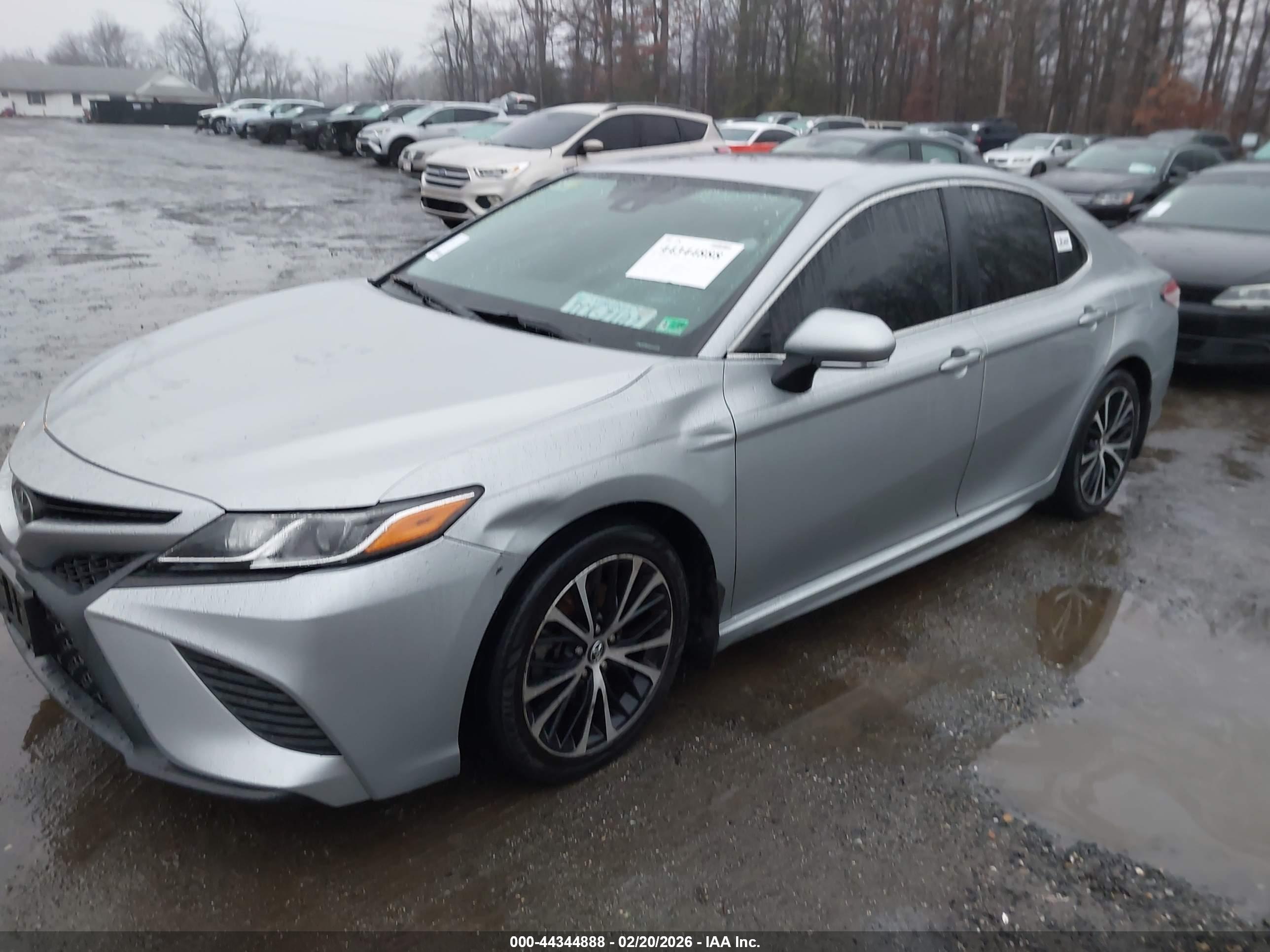 TOYOTA CAMRY image 2