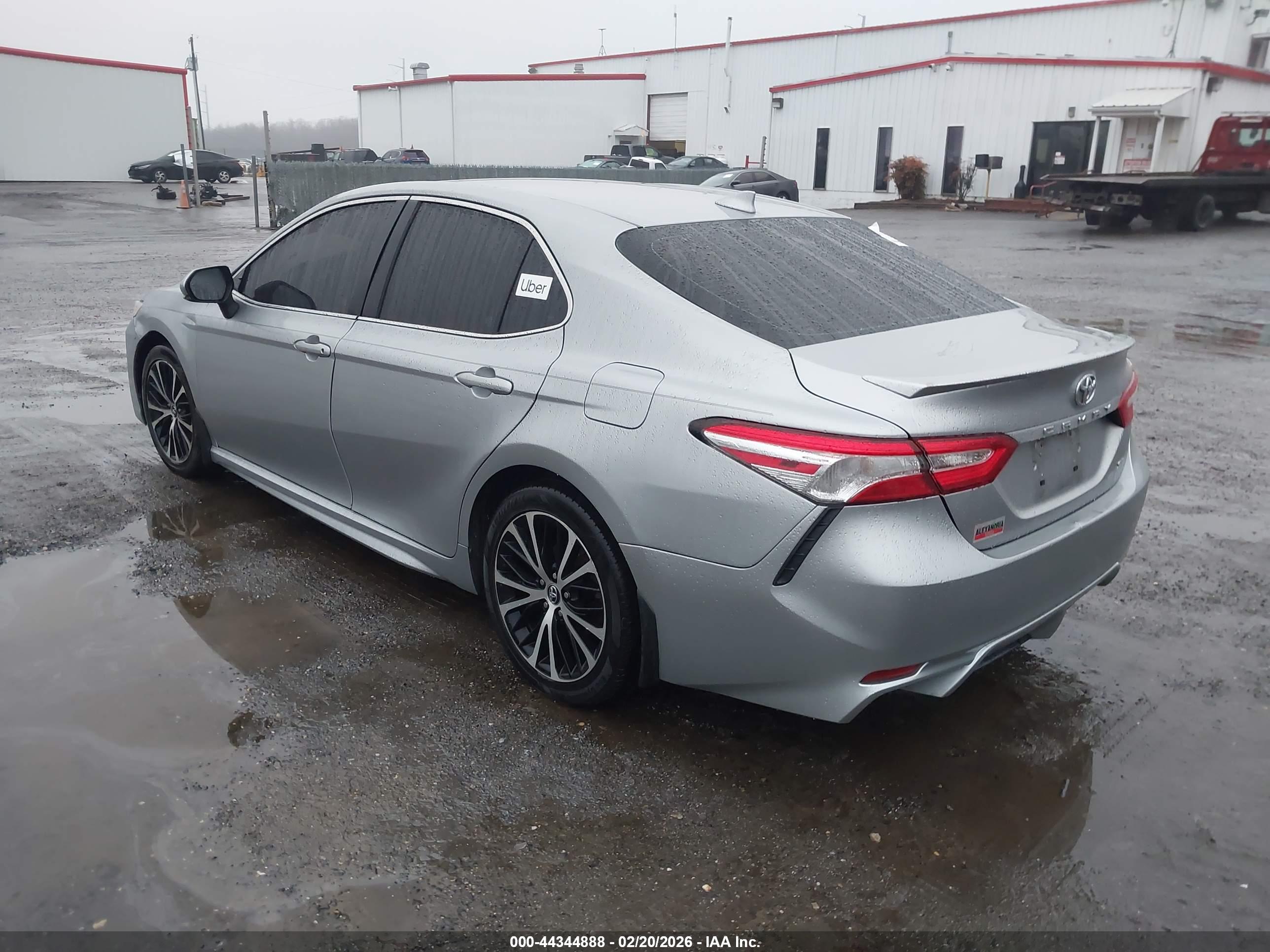 TOYOTA CAMRY image 3