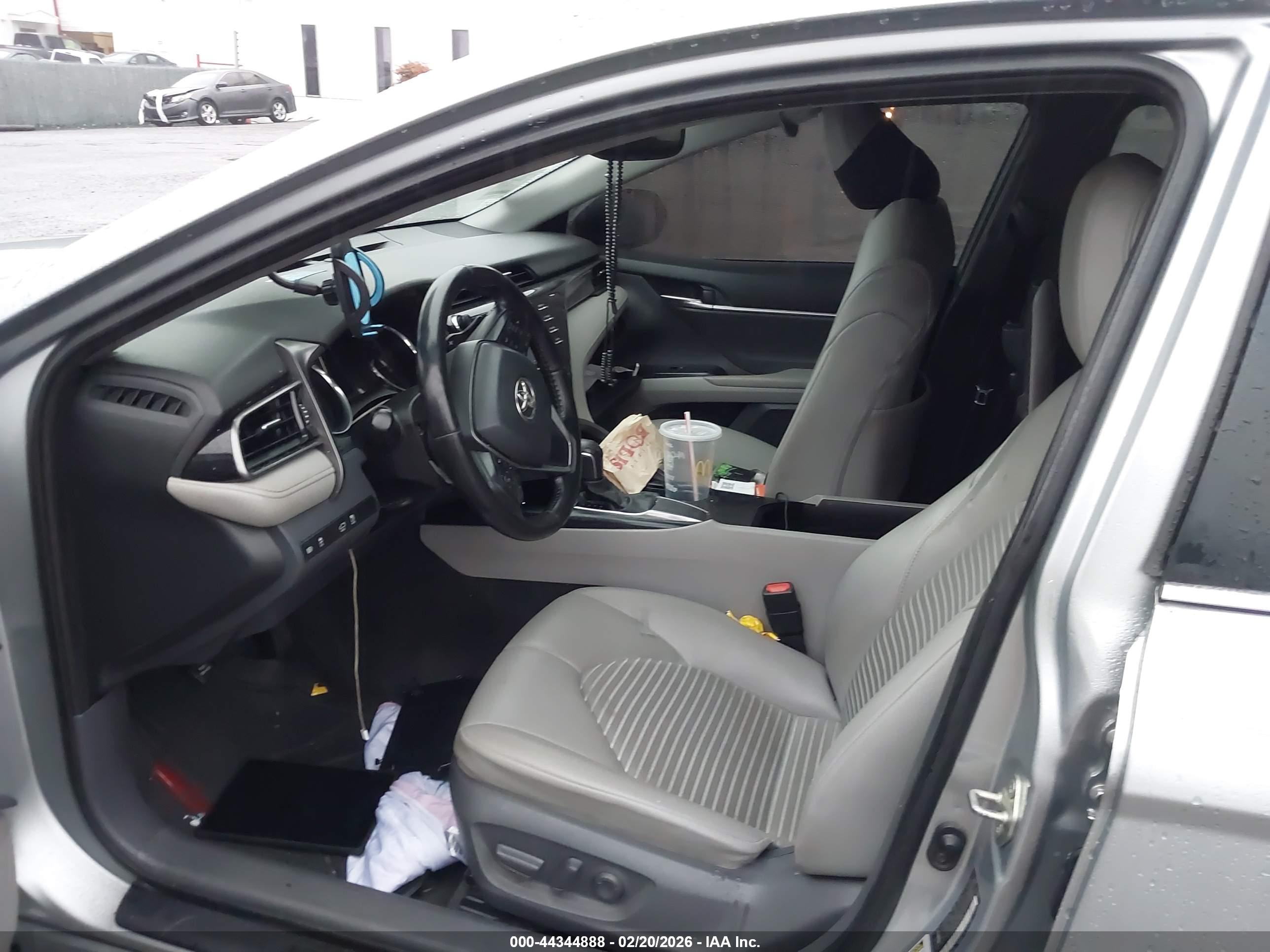 TOYOTA CAMRY image 5