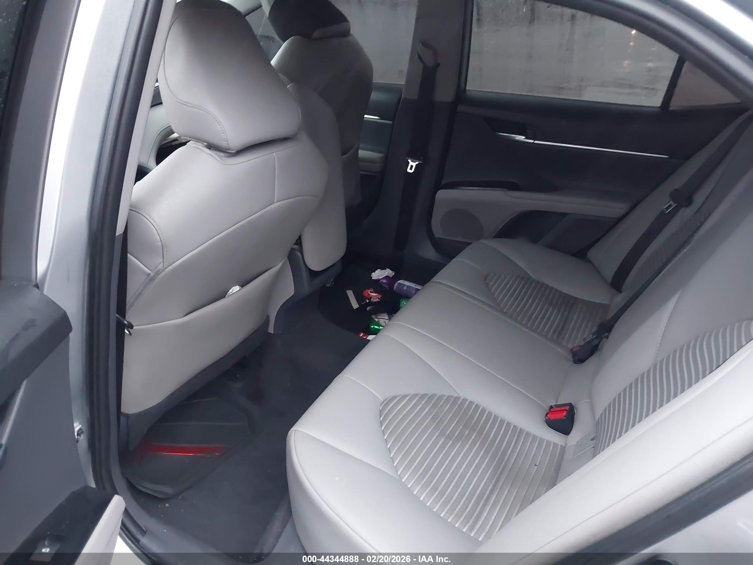 TOYOTA CAMRY image 8