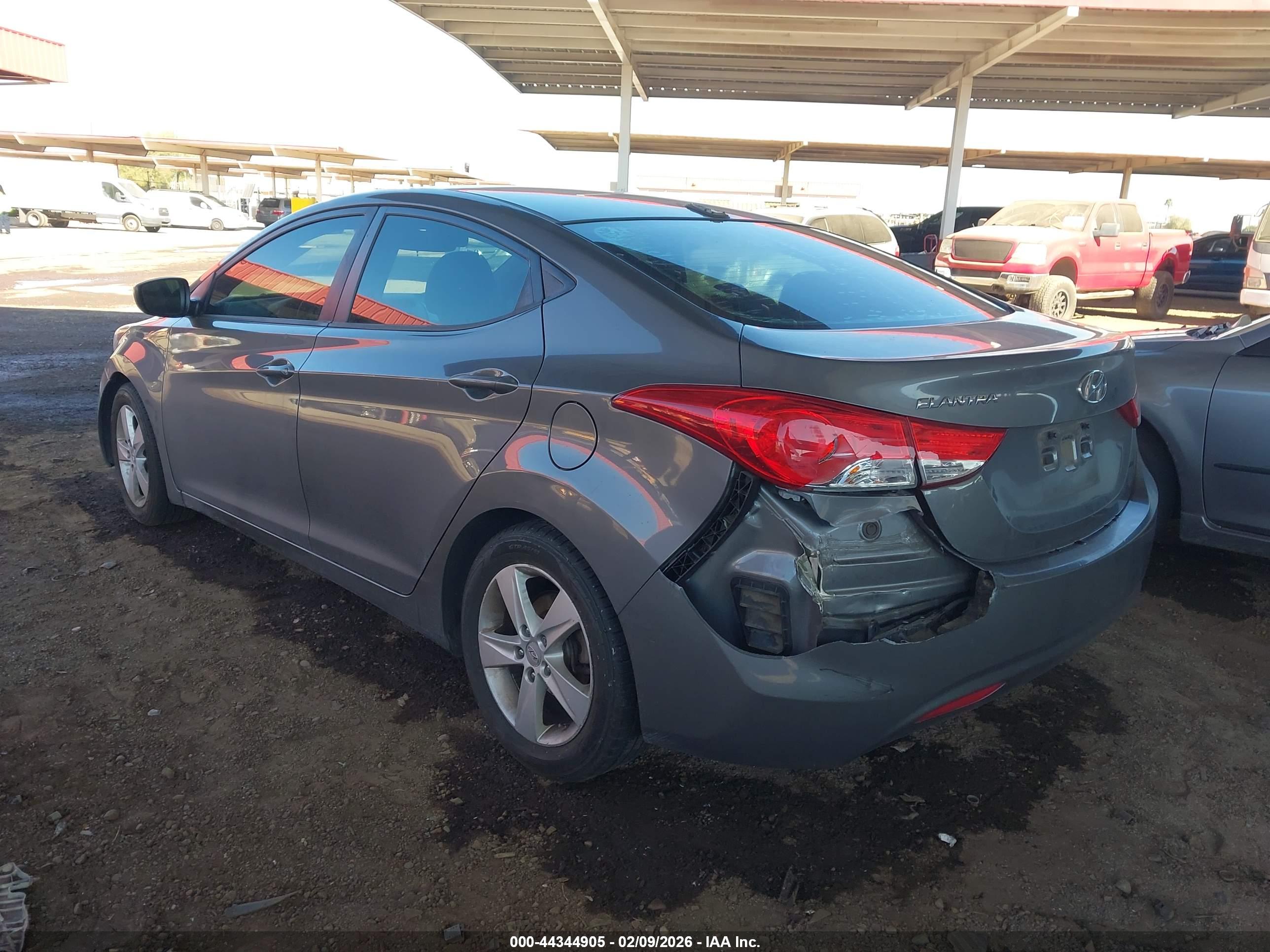 HYUNDAI ELANTRA image 3