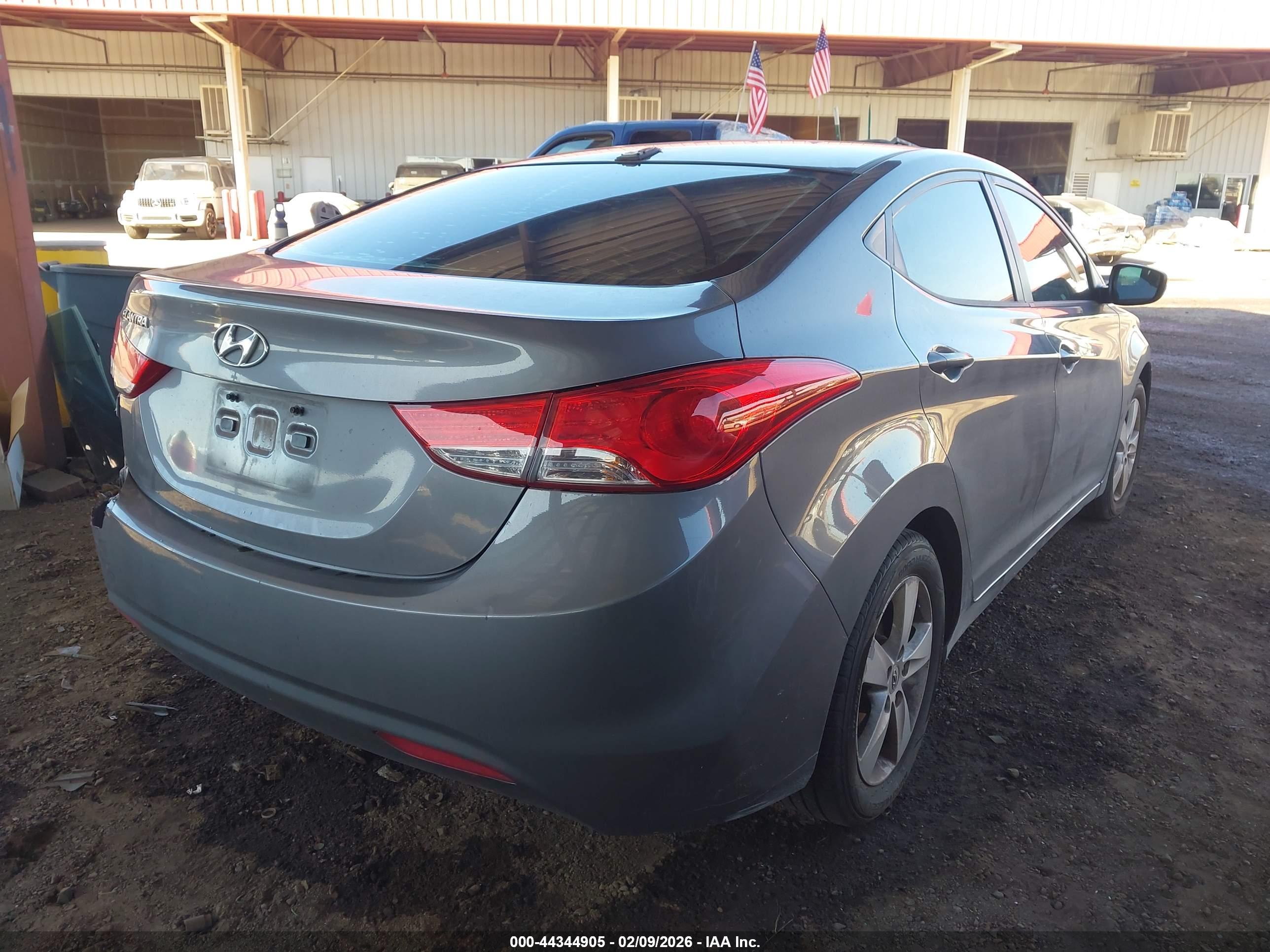 HYUNDAI ELANTRA image 4