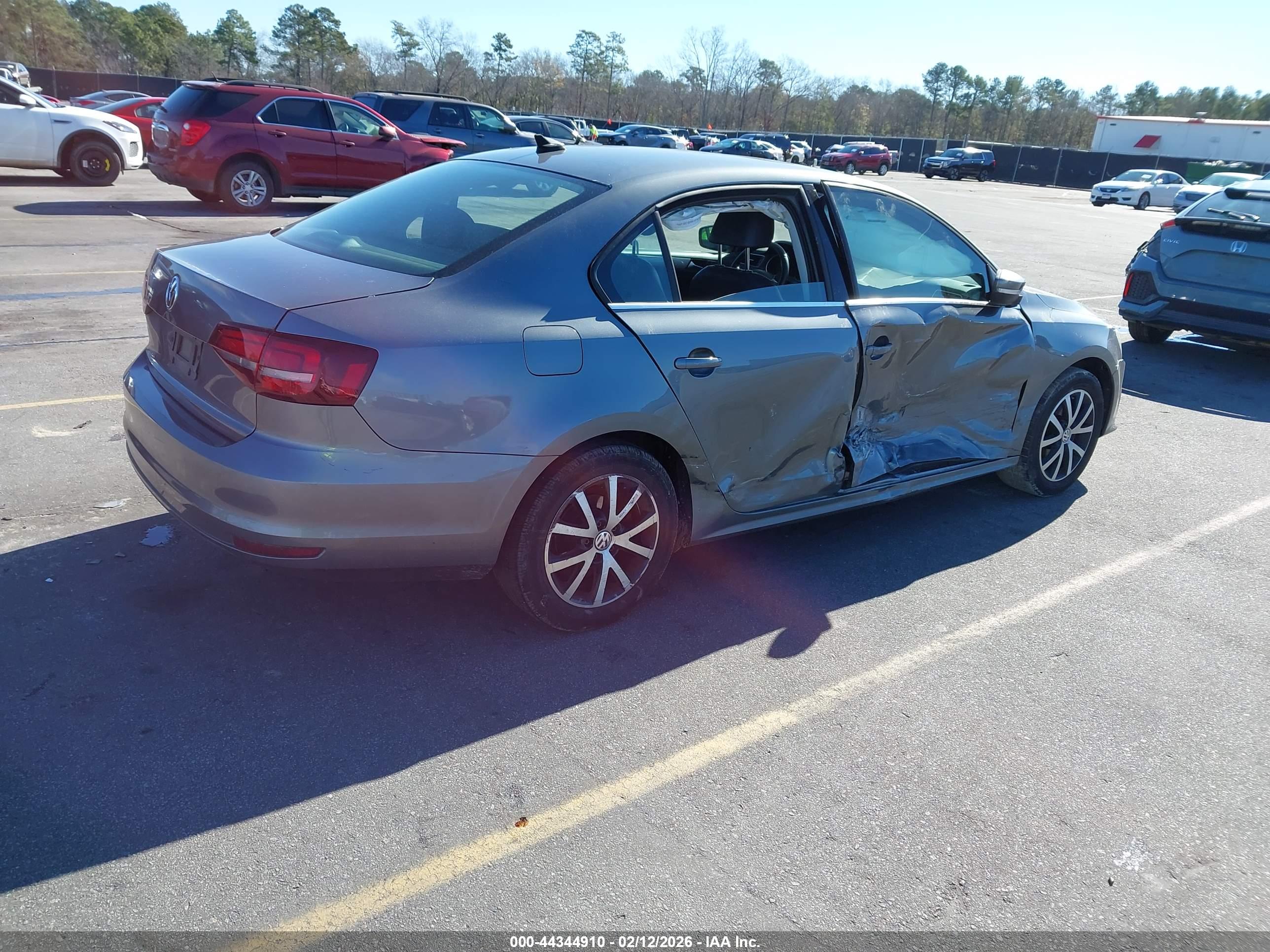 VOLKSWAGEN JETTA image 4