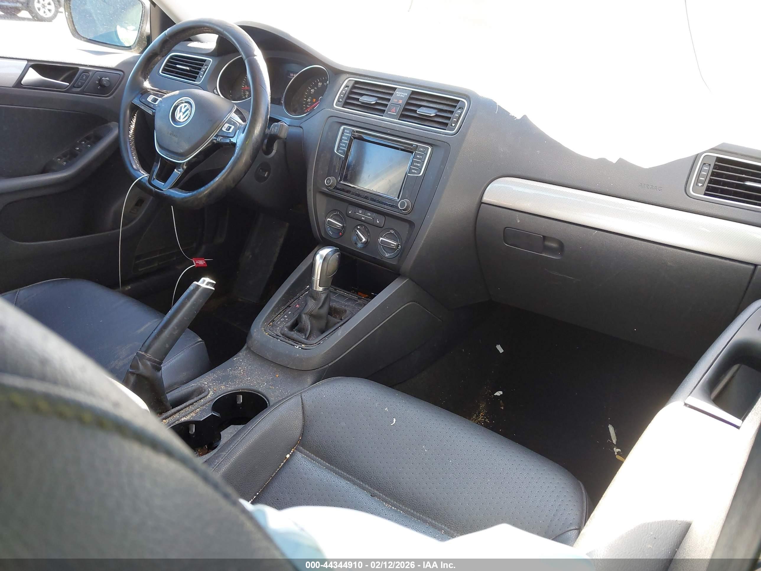 VOLKSWAGEN JETTA image 5