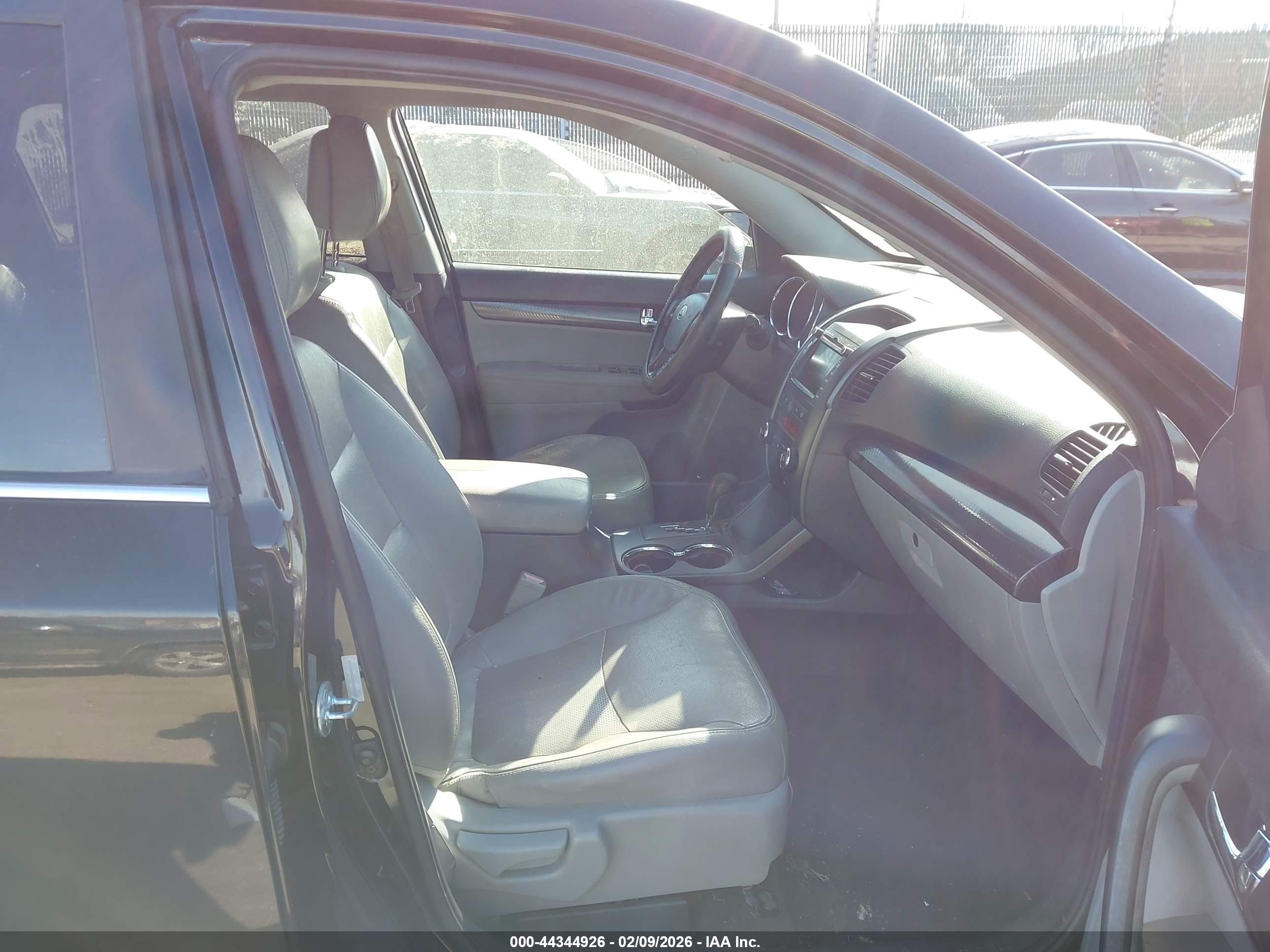 KIA SORENTO image 5