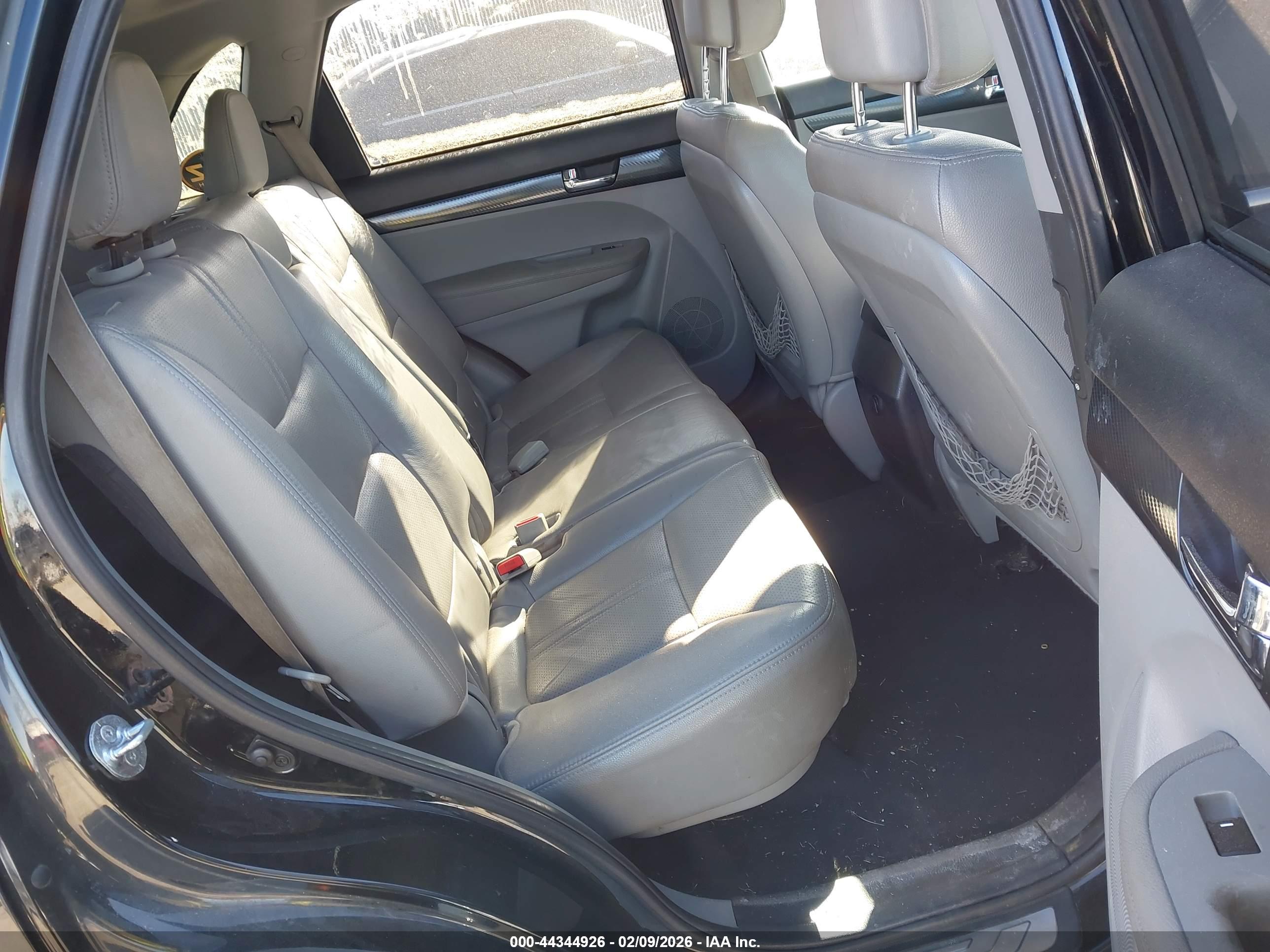 KIA SORENTO image 8