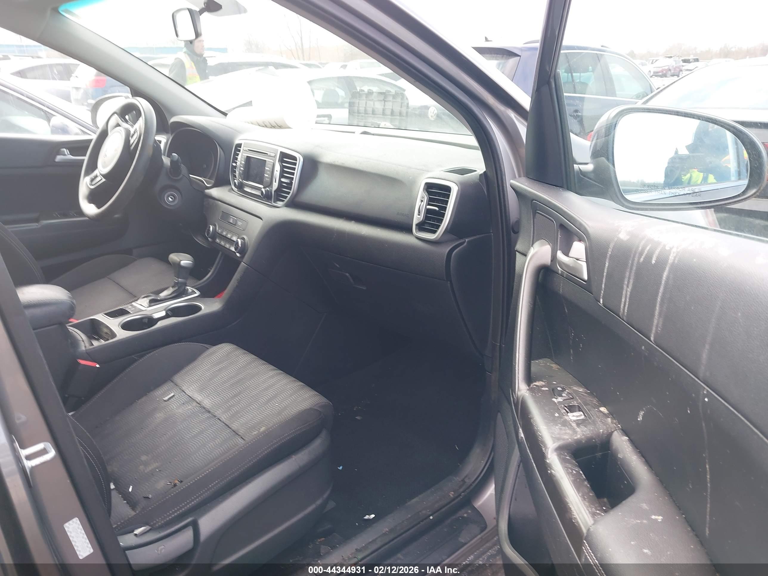 KIA SPORTAGE image 5