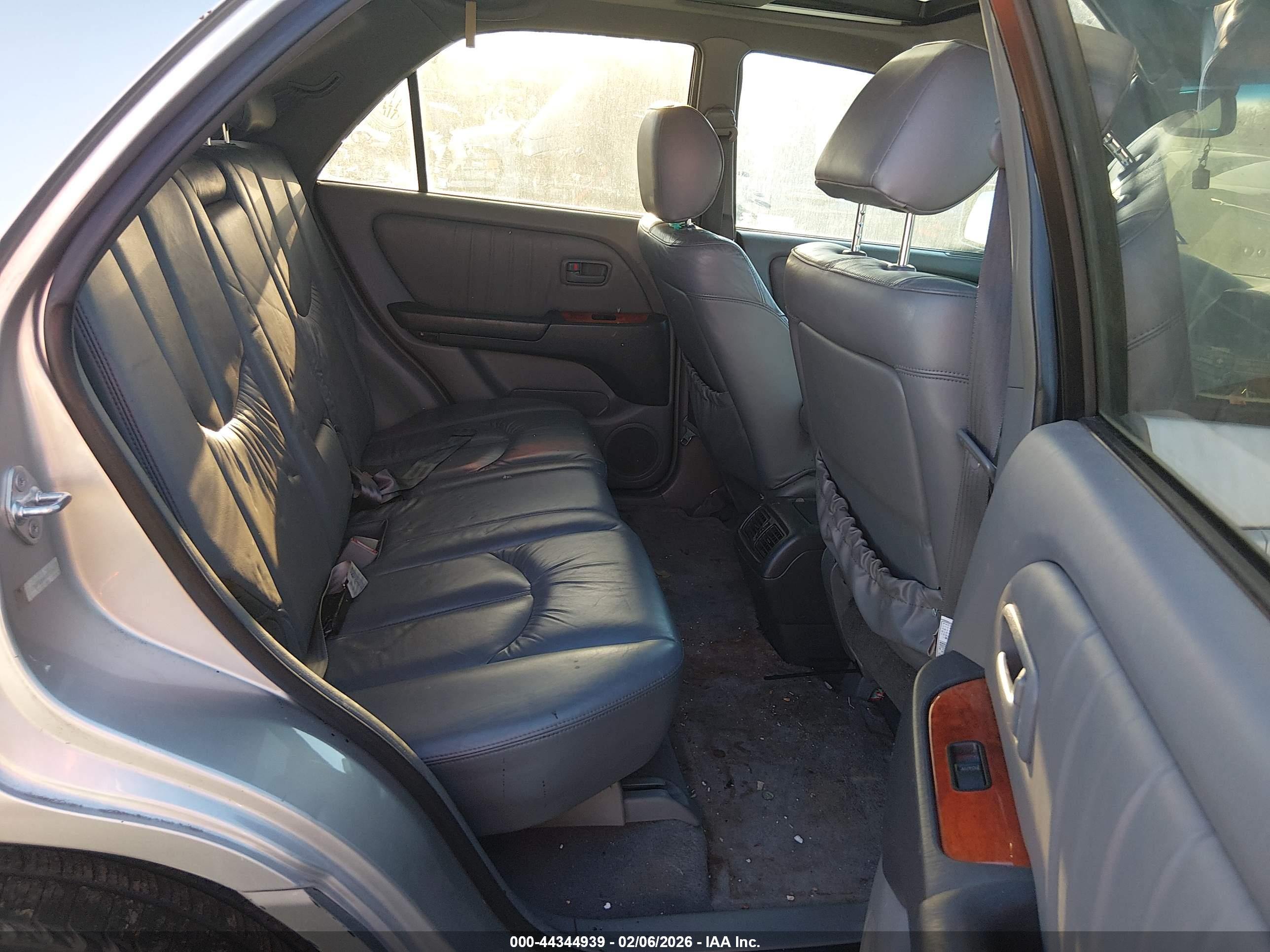 LEXUS RX image 8