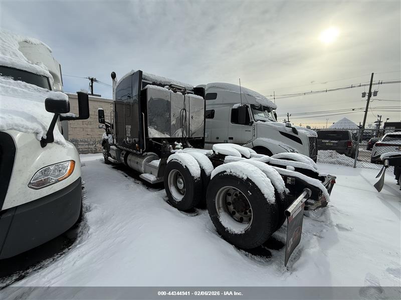PETERBILT 579 image 3