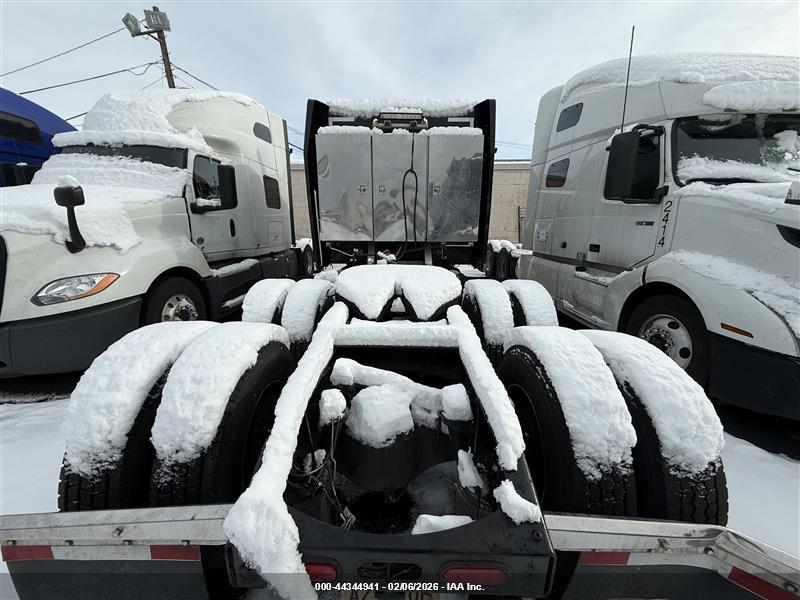 PETERBILT 579 image 8