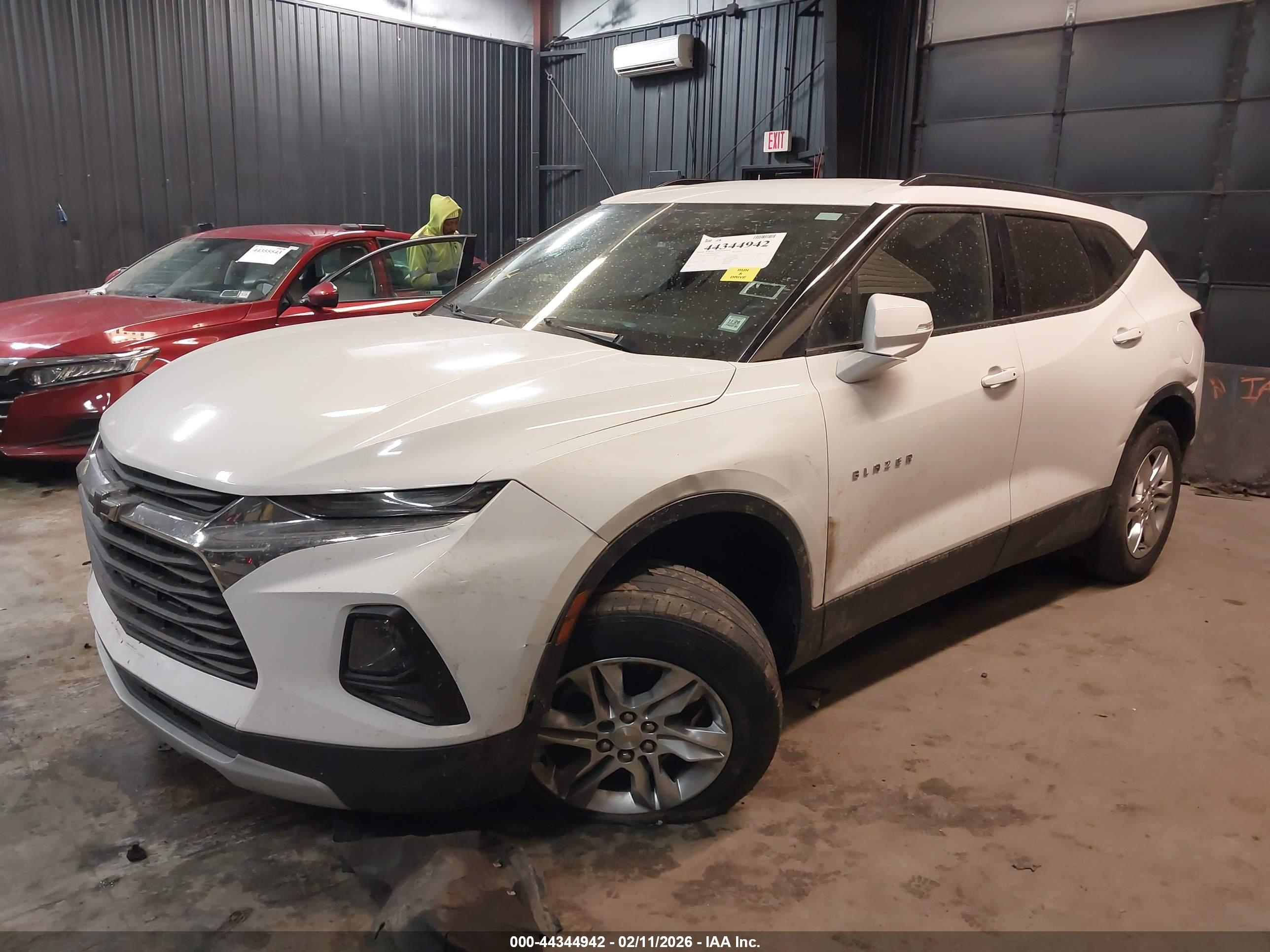CHEVROLET BLAZER image 2
