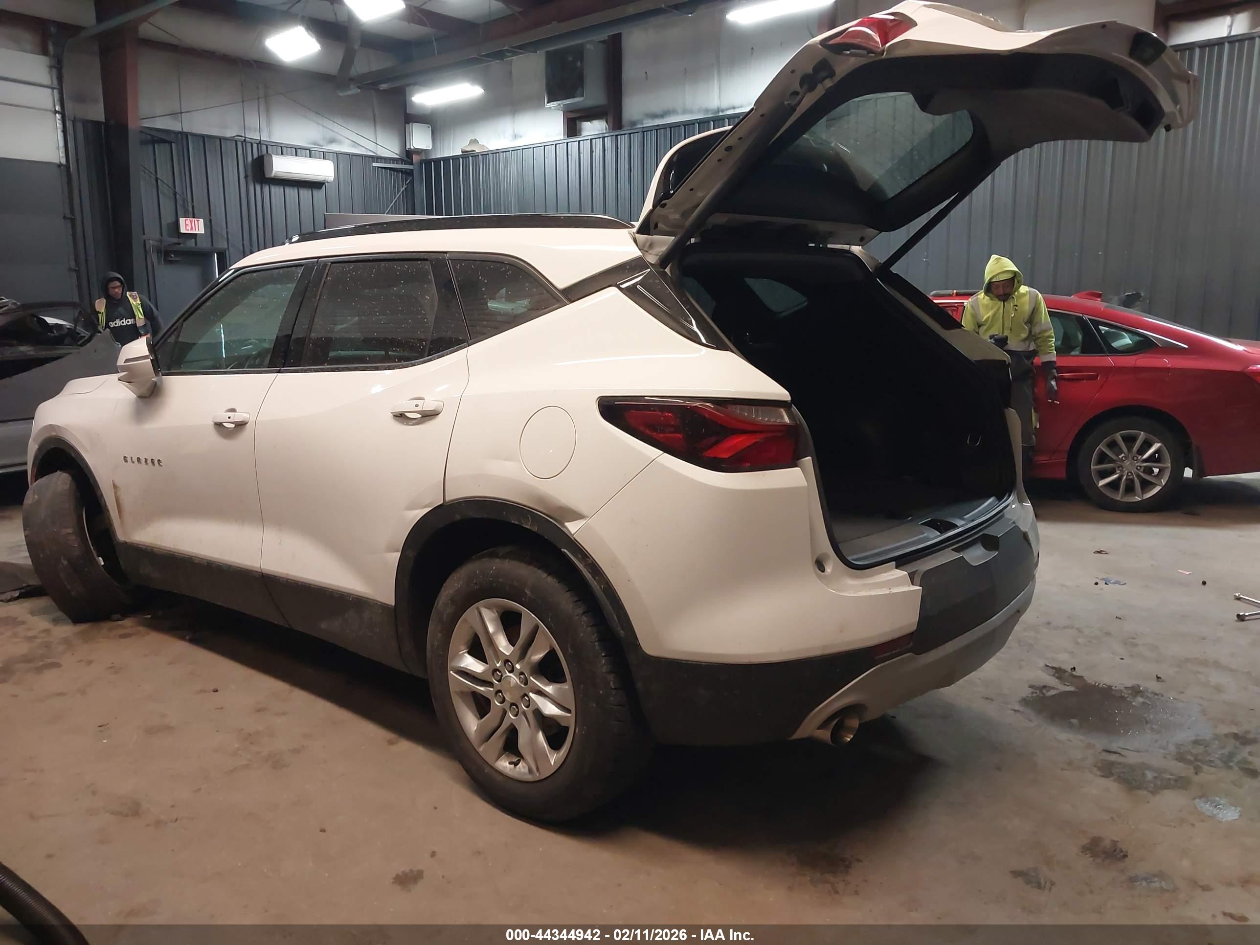 CHEVROLET BLAZER image 3