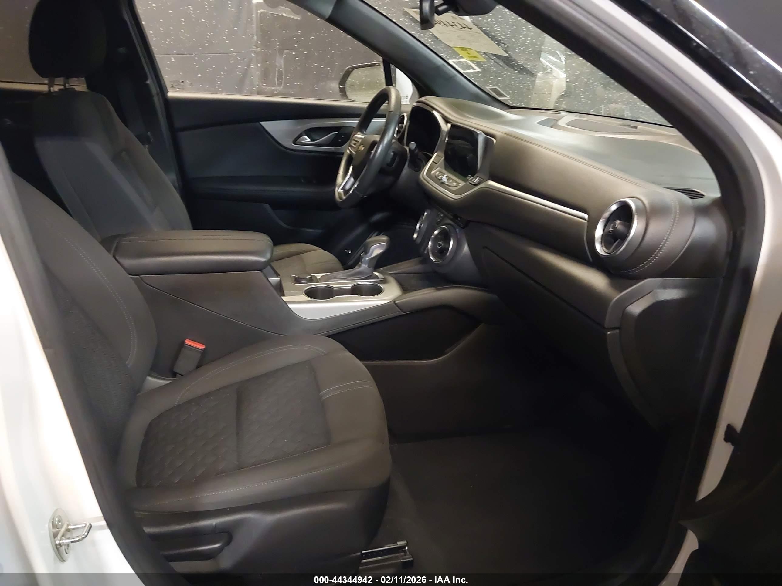 CHEVROLET BLAZER image 5