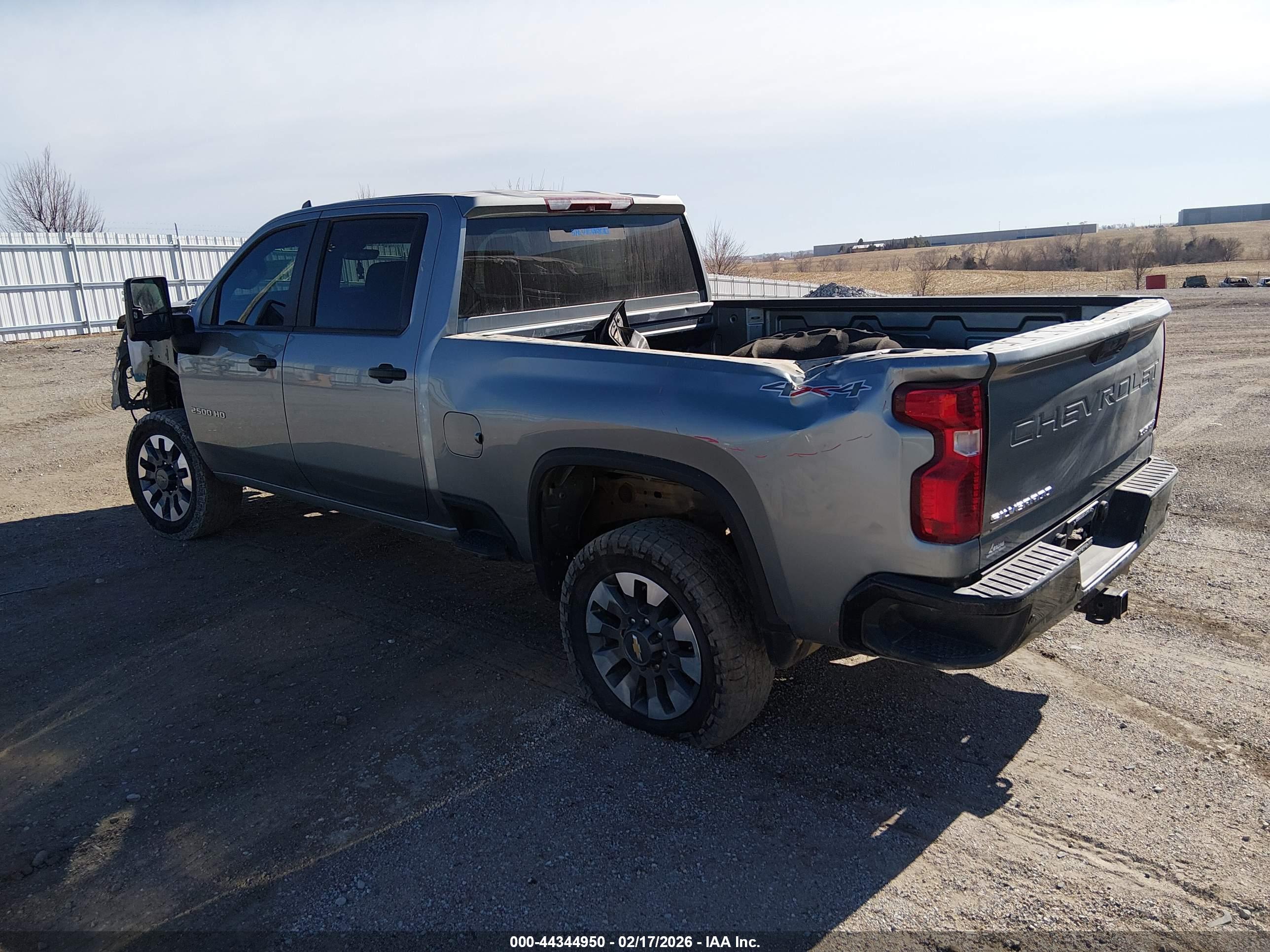 CHEVROLET SILVERADO image 3