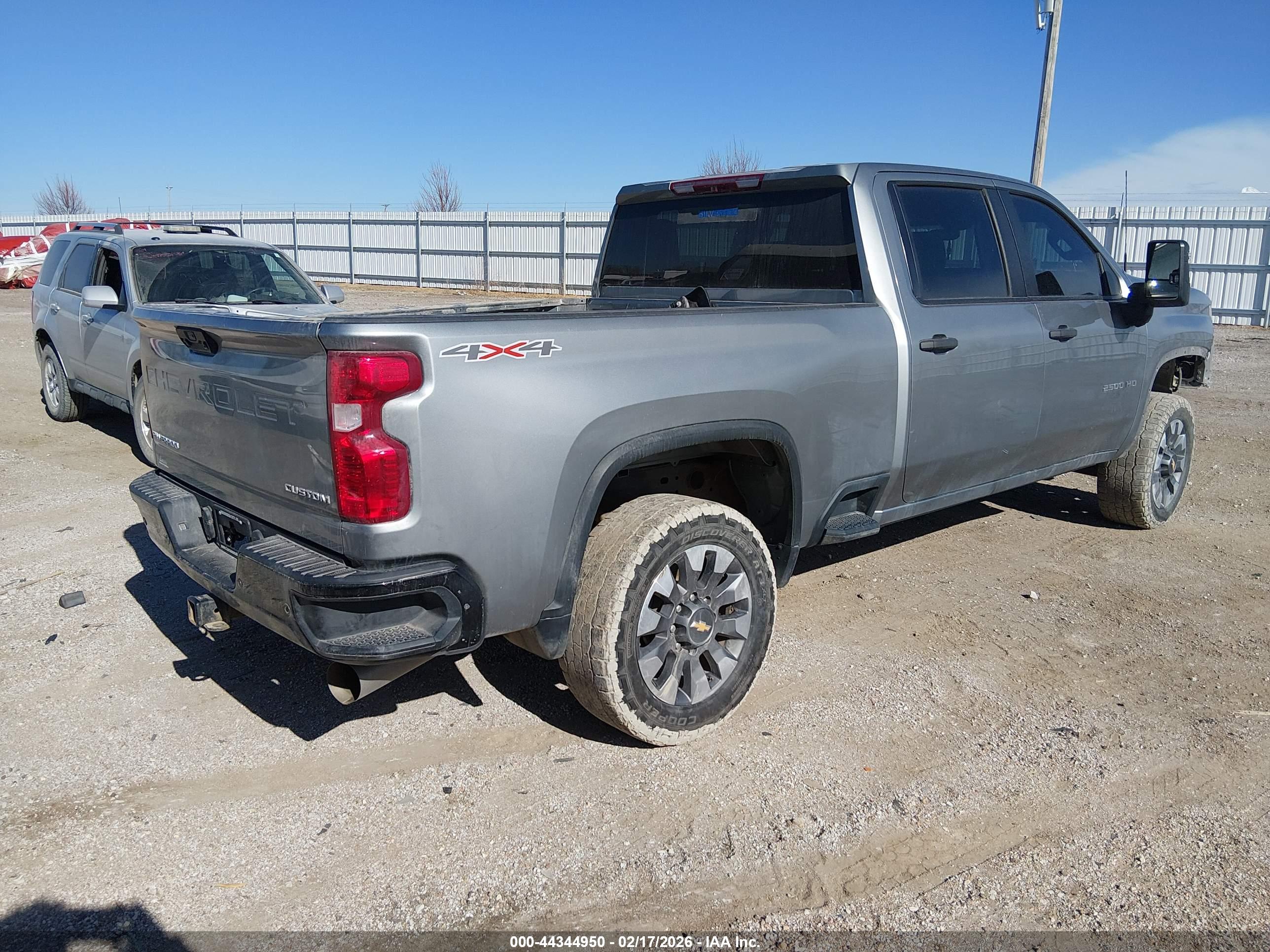 CHEVROLET SILVERADO image 4