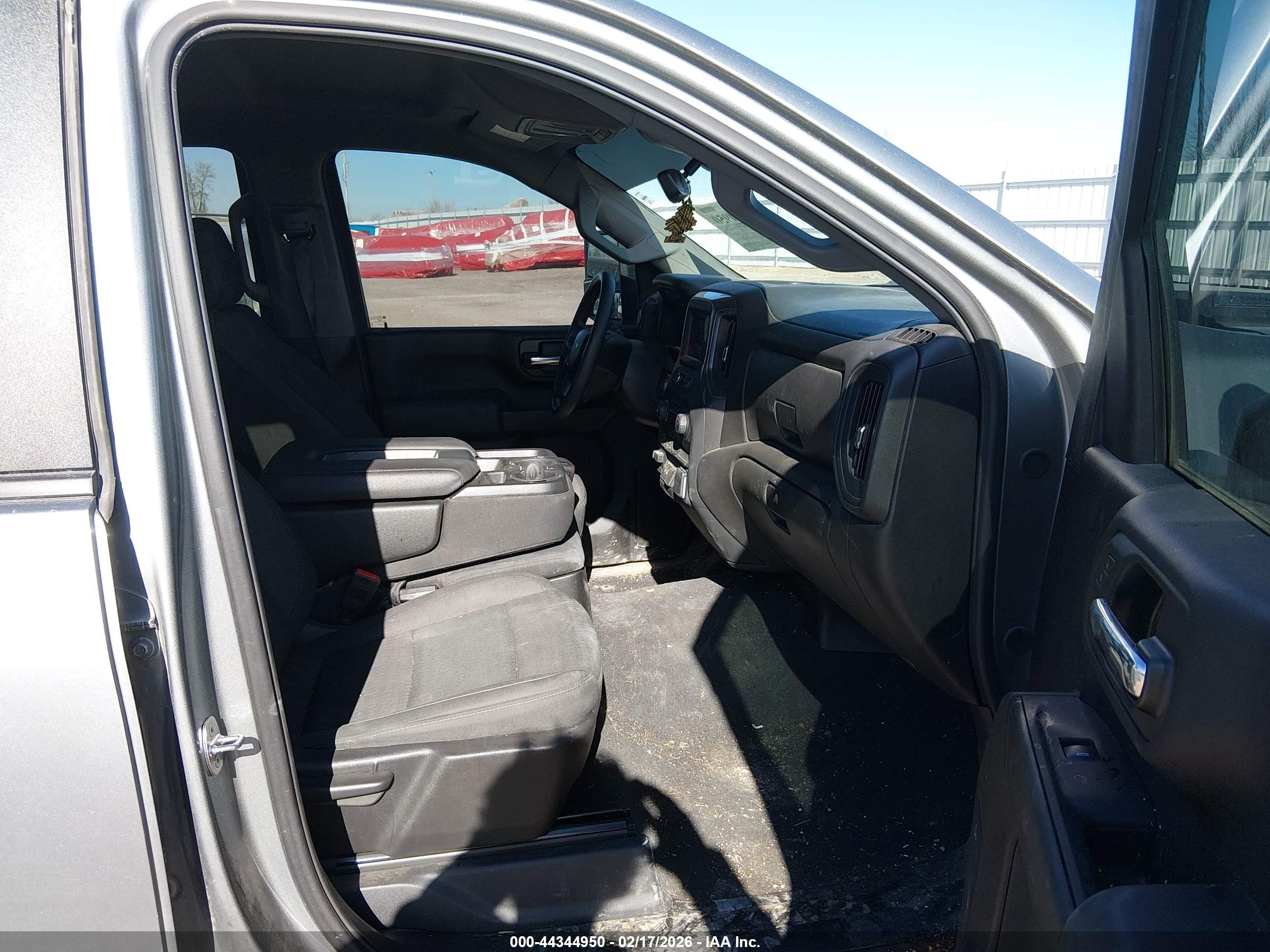 CHEVROLET SILVERADO image 5