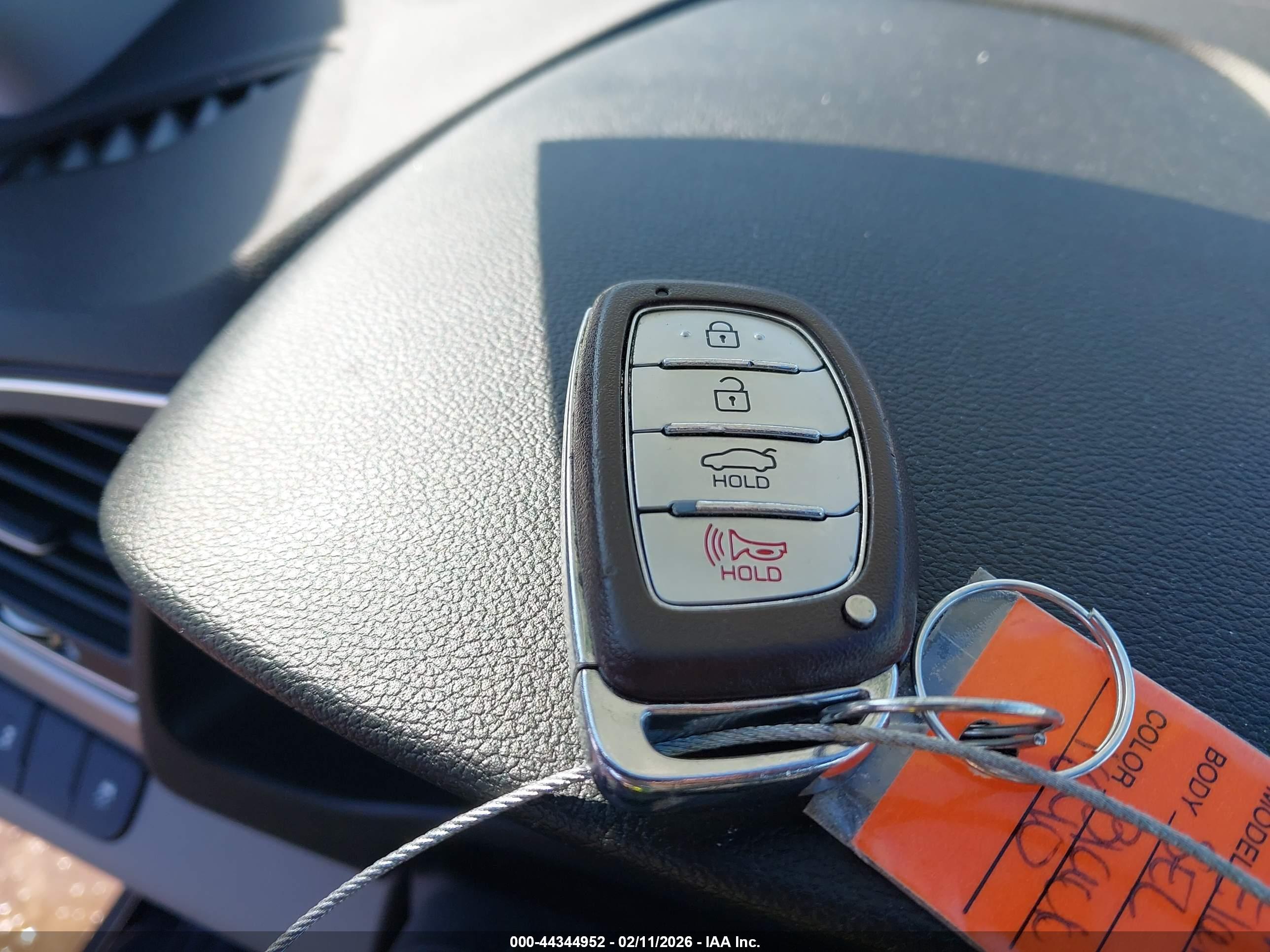HYUNDAI ELANTRA image 11