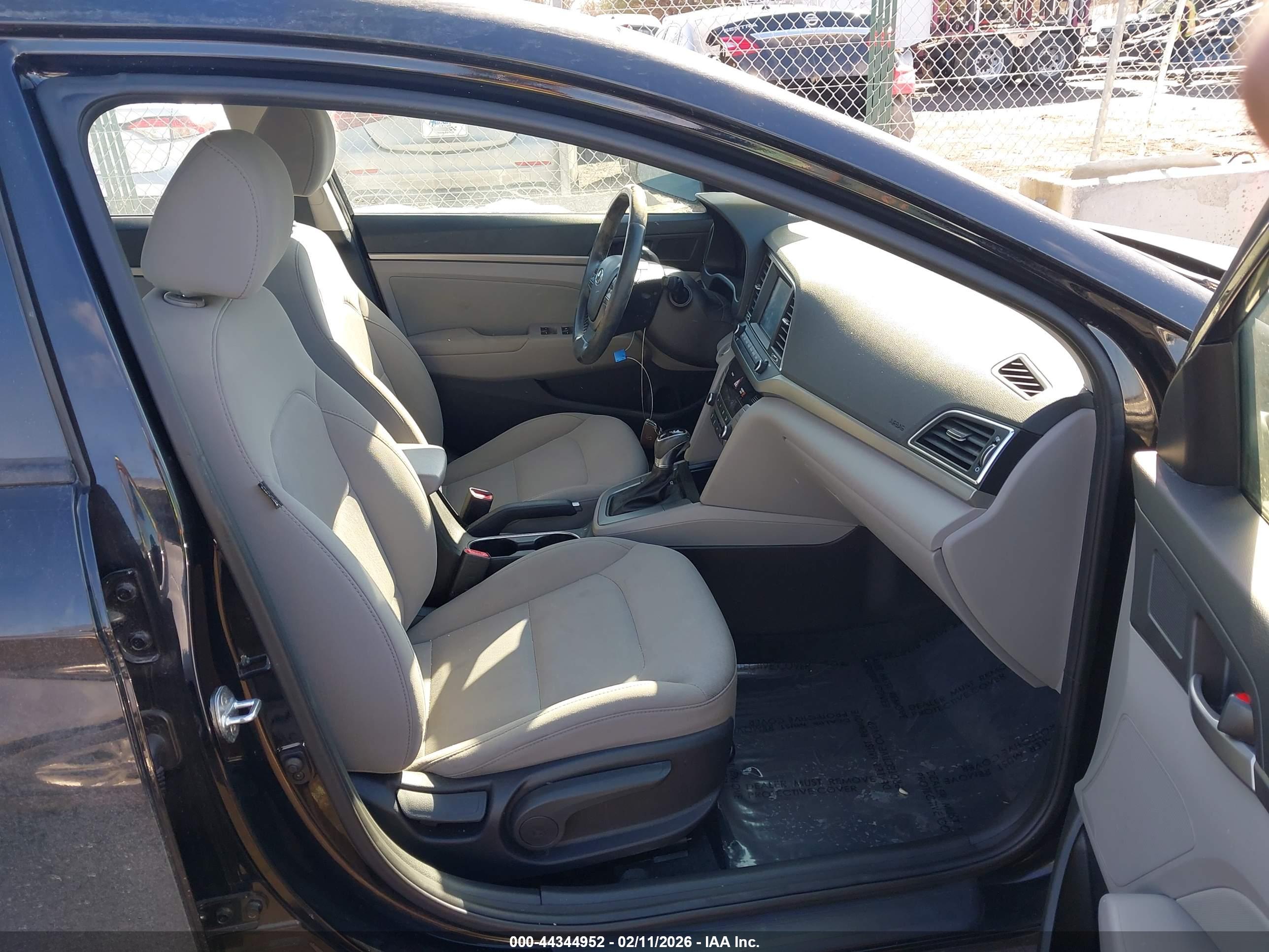 HYUNDAI ELANTRA image 5