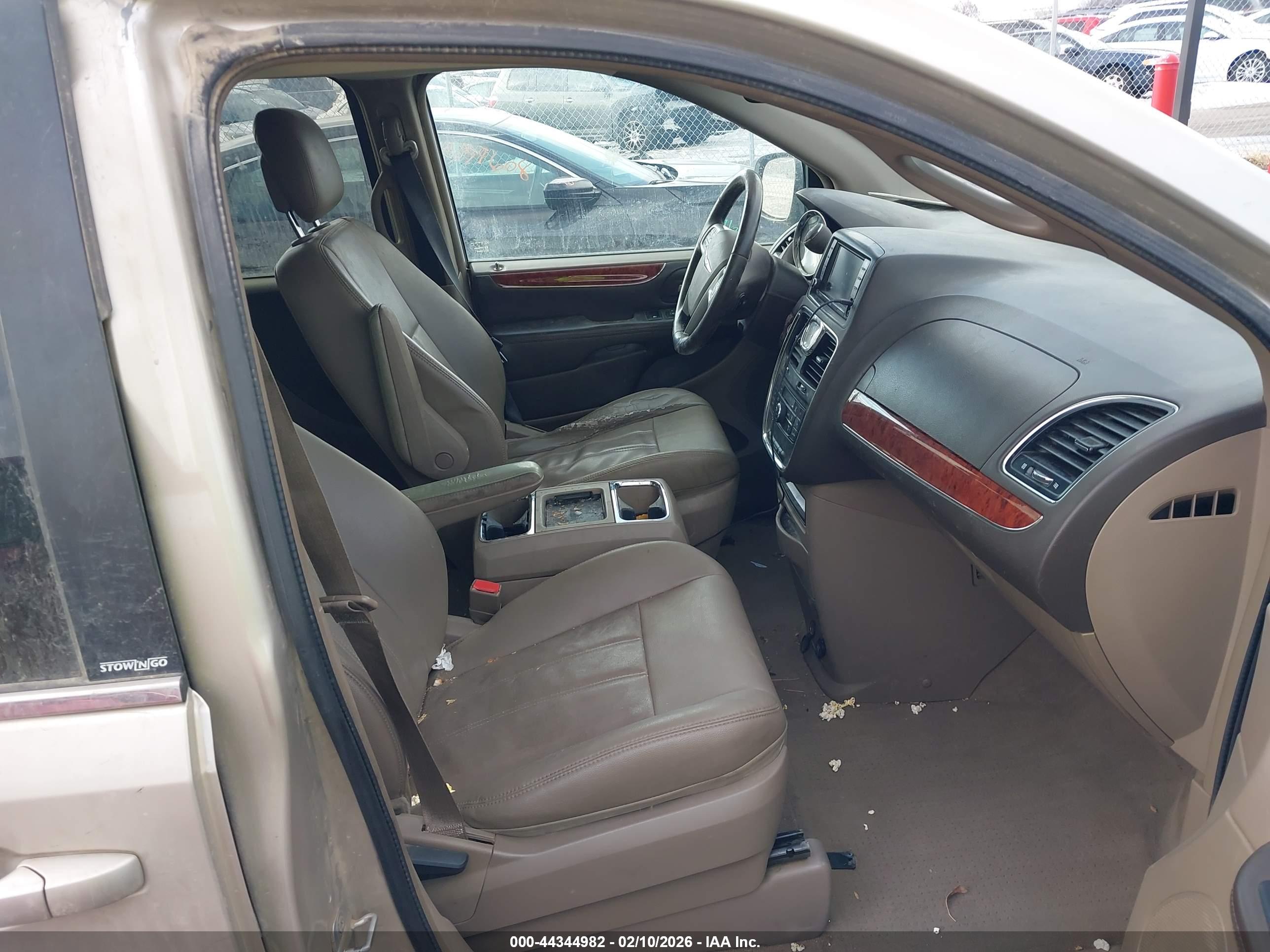 CHRYSLER TOWN image 5