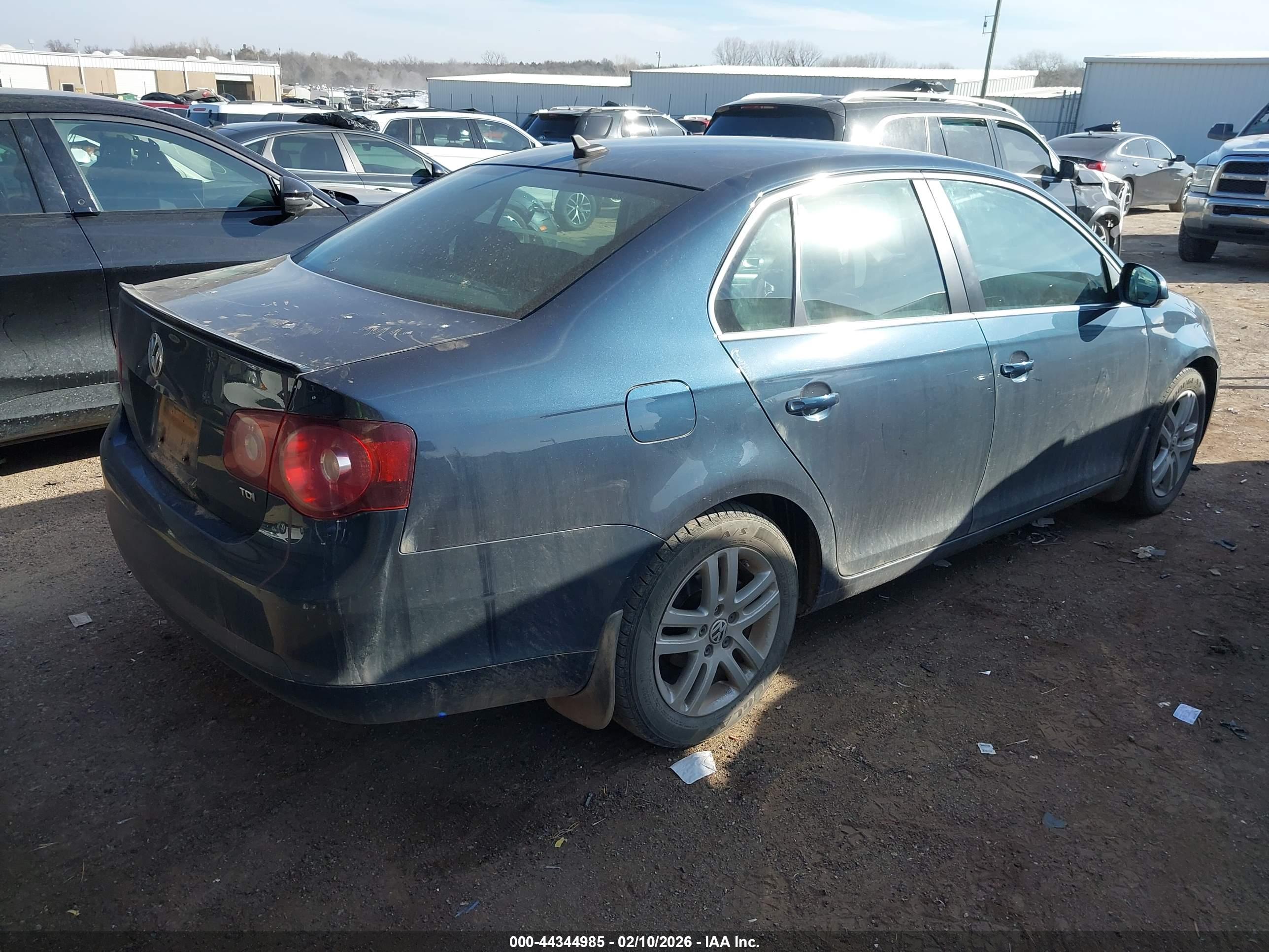 VOLKSWAGEN JETTA image 4