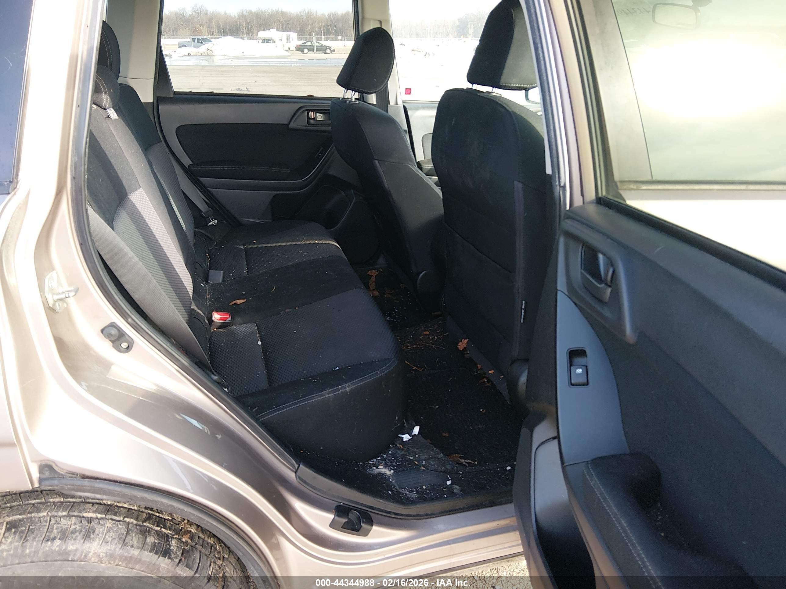 SUBARU FORESTER image 8