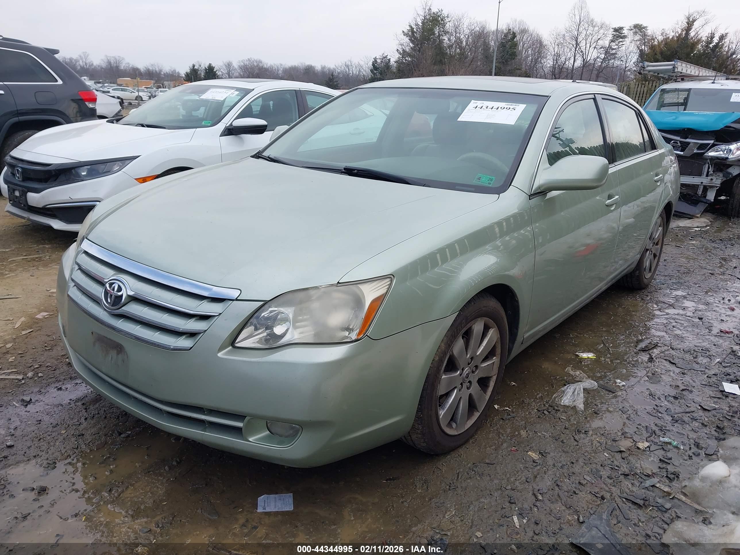 TOYOTA AVALON image 2