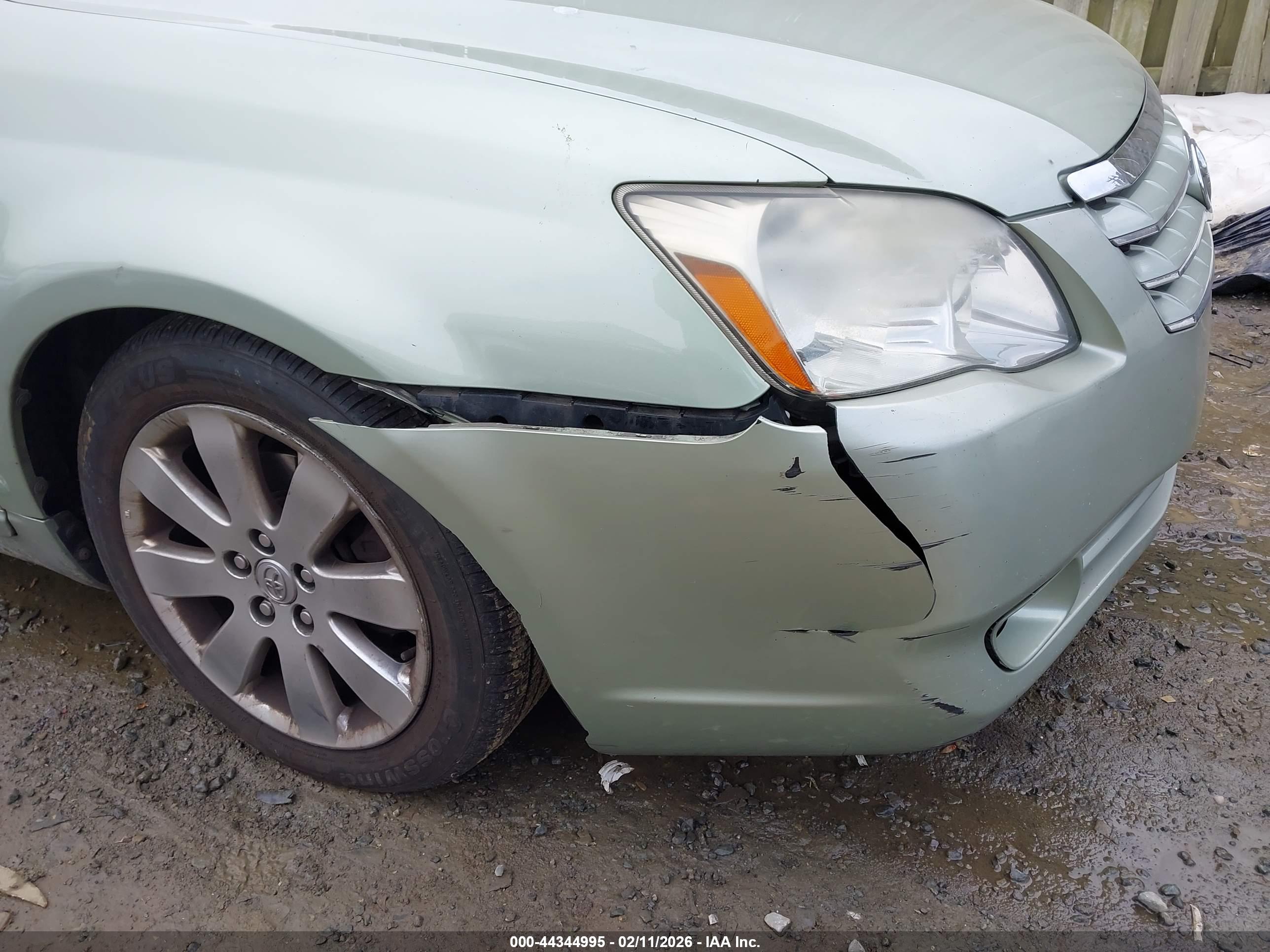 TOYOTA AVALON image 6