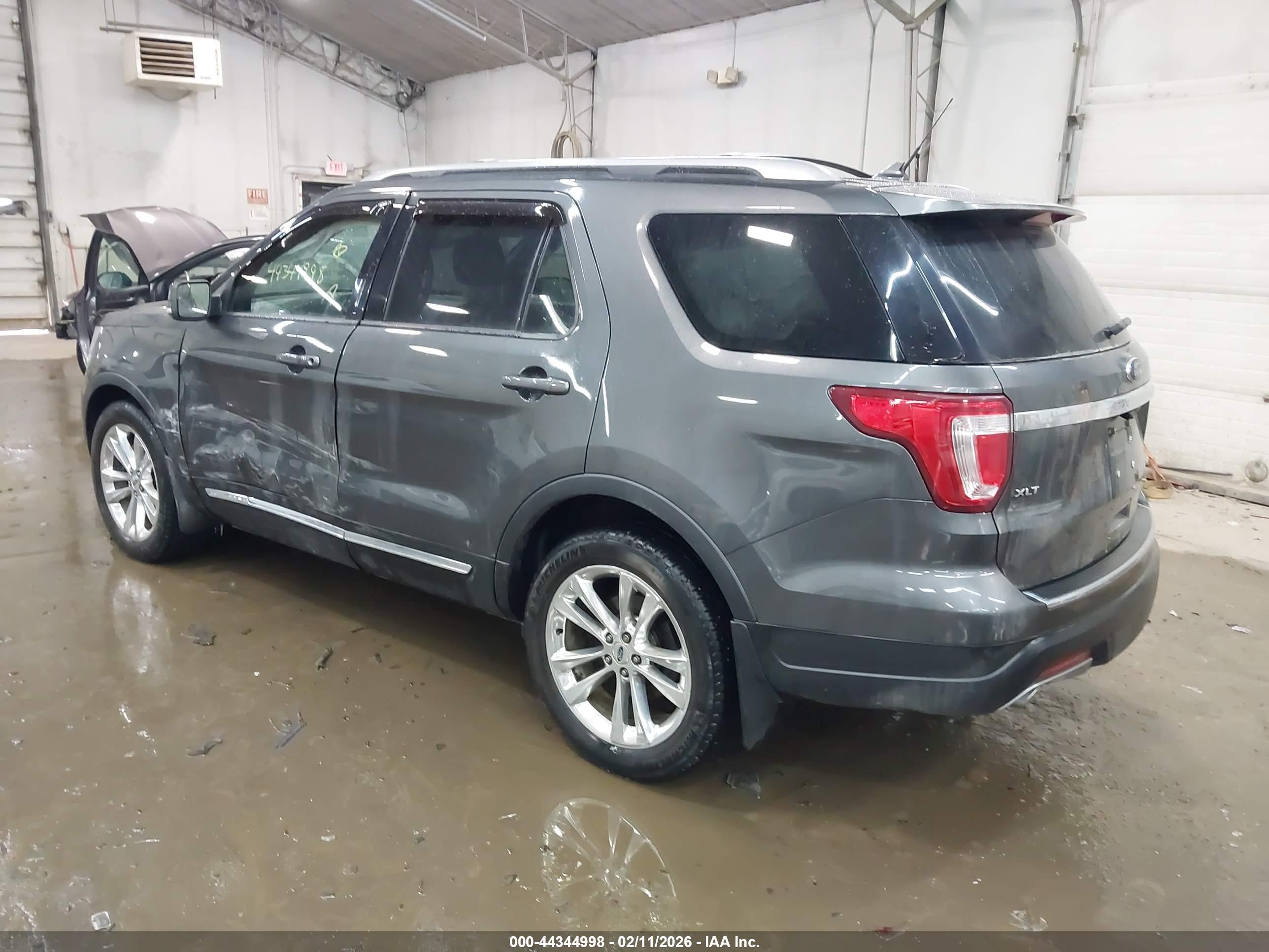 FORD EXPLORER image 3