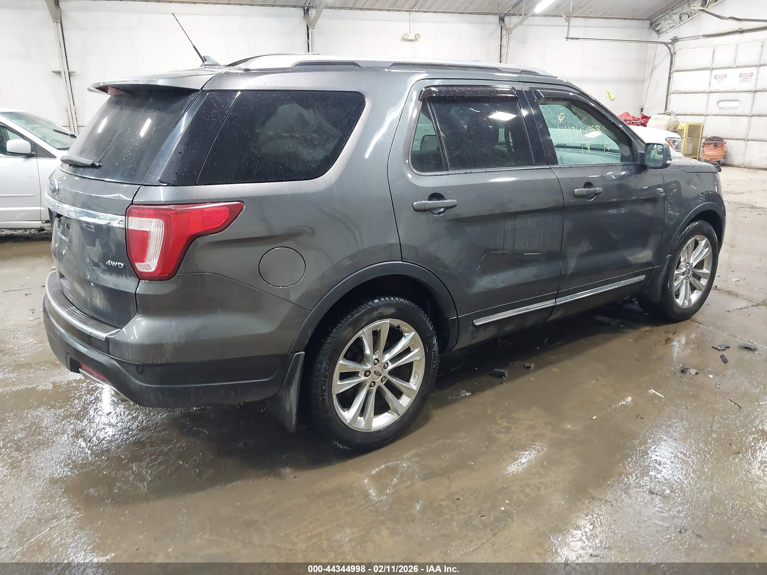 FORD EXPLORER image 4