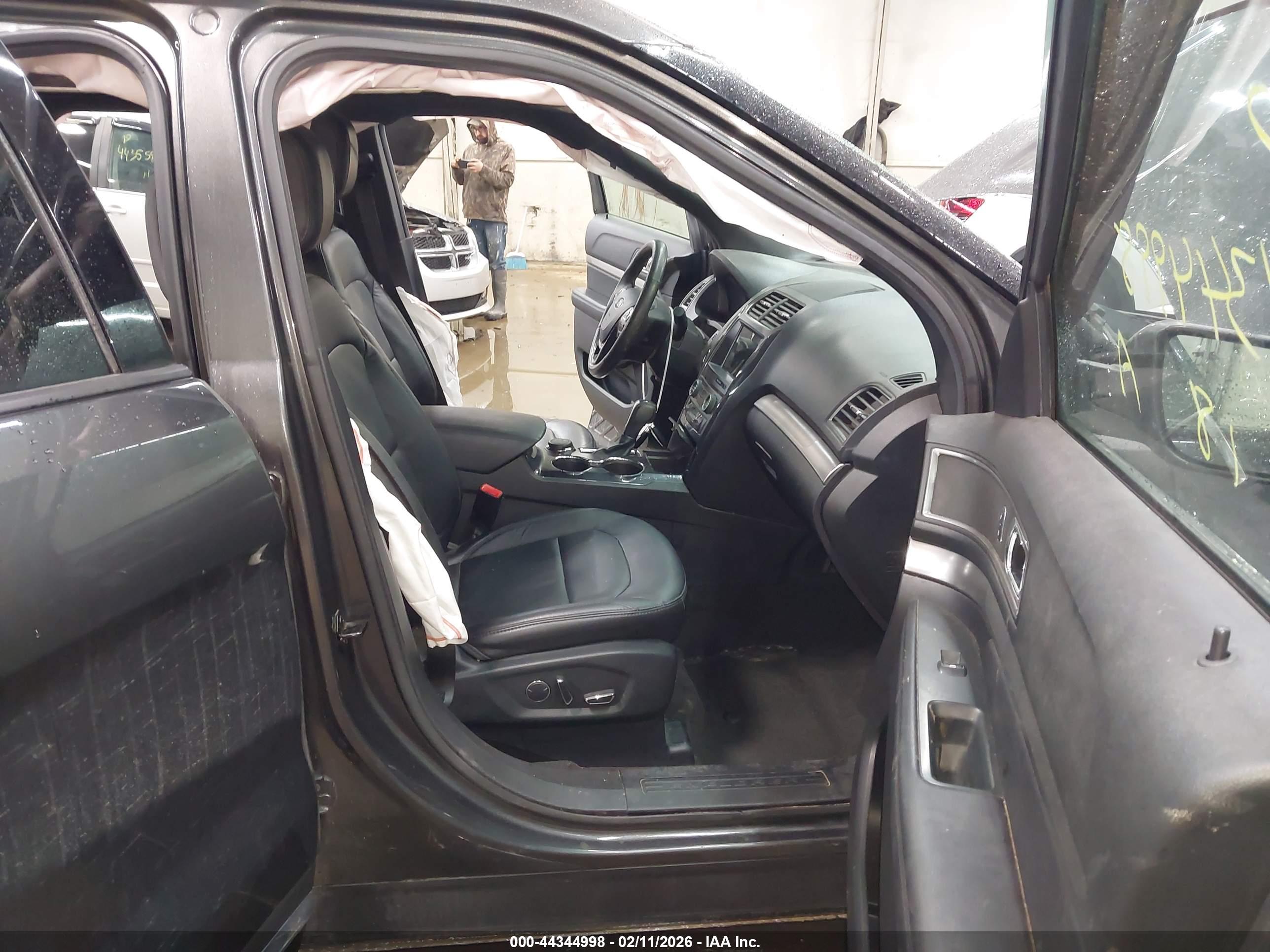 FORD EXPLORER image 5